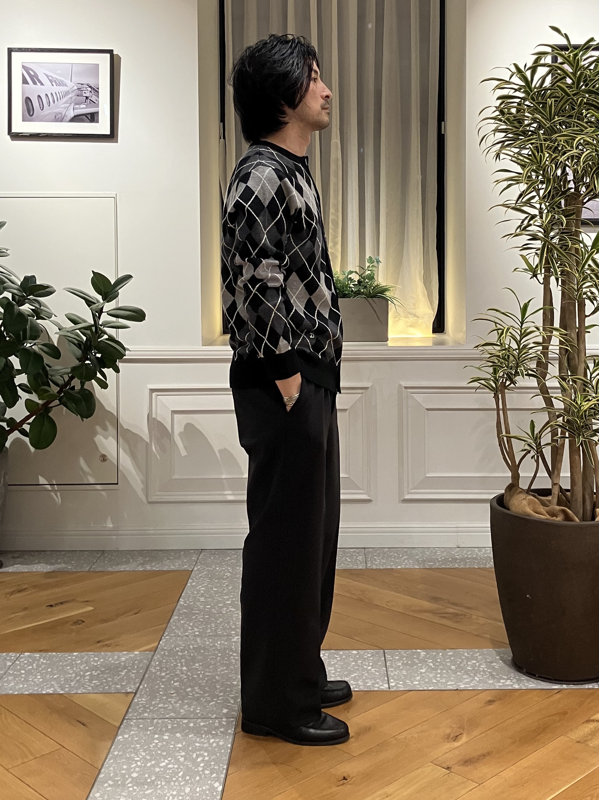 junyaさんの「DRESSTERIOR｜アーガイル ラウンドネックカーディガン」を使ったコーディネート