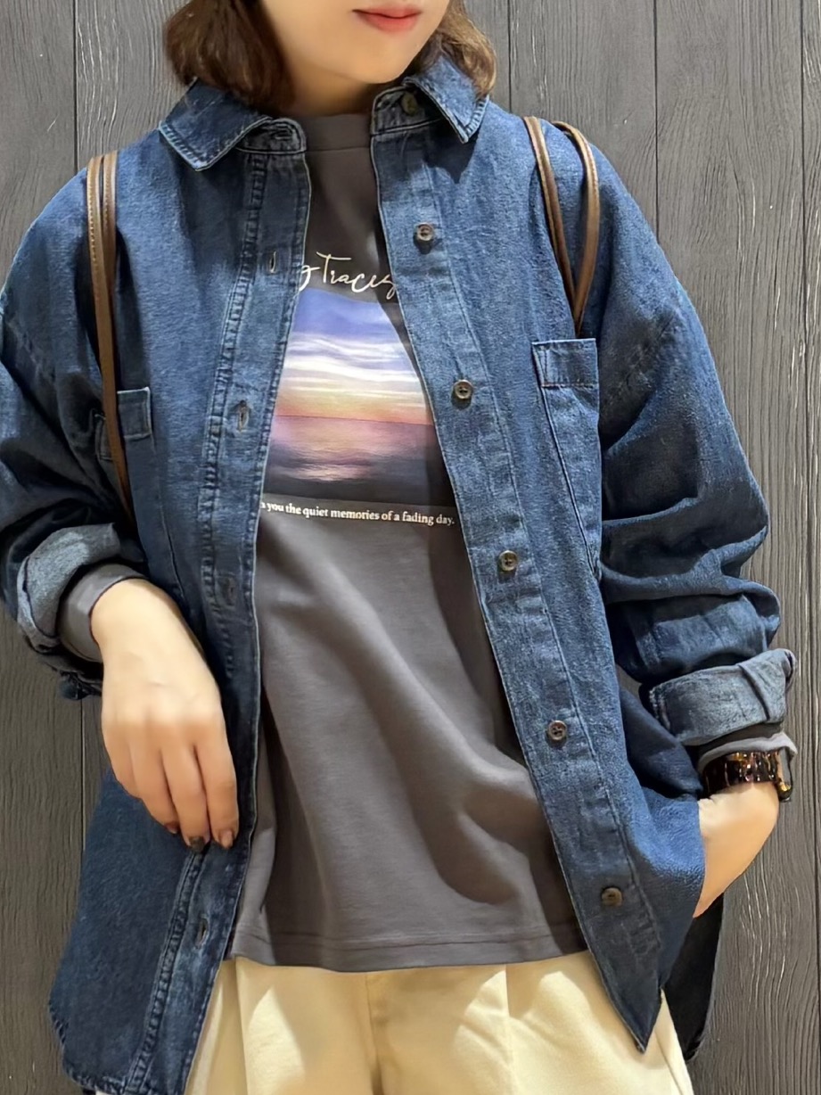 meiさんの「SHOO･LA･RUE｜【S-LL/洗濯機可/体型カバー】ライトオンスデニム ダブルポケット オーバーサイズシャツ」を使ったコーディネート