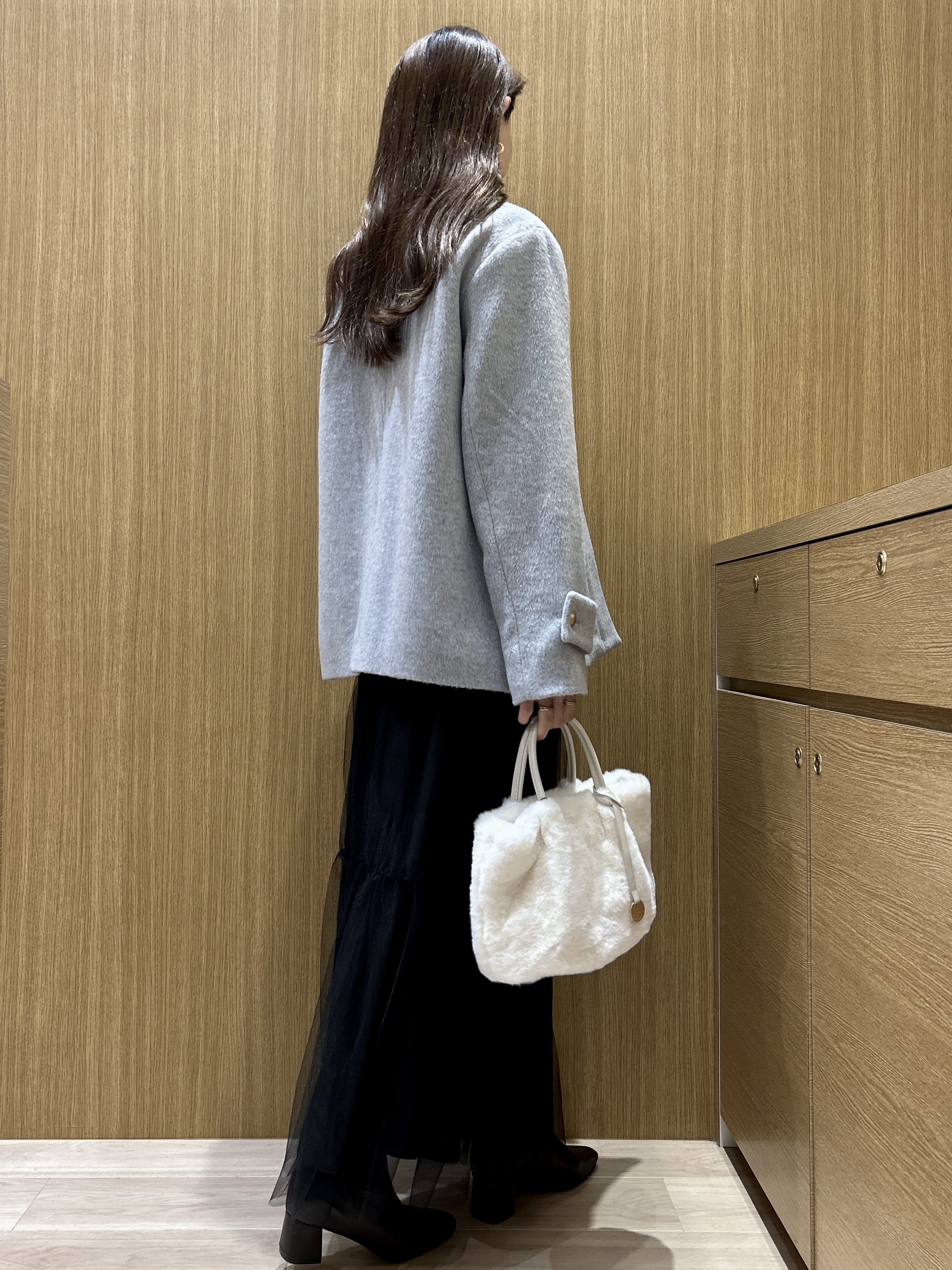 maiさんの「OPAQUE.CLIP｜カシミヤ混ウール ノーカラーミドルコート」を使ったコーディネート