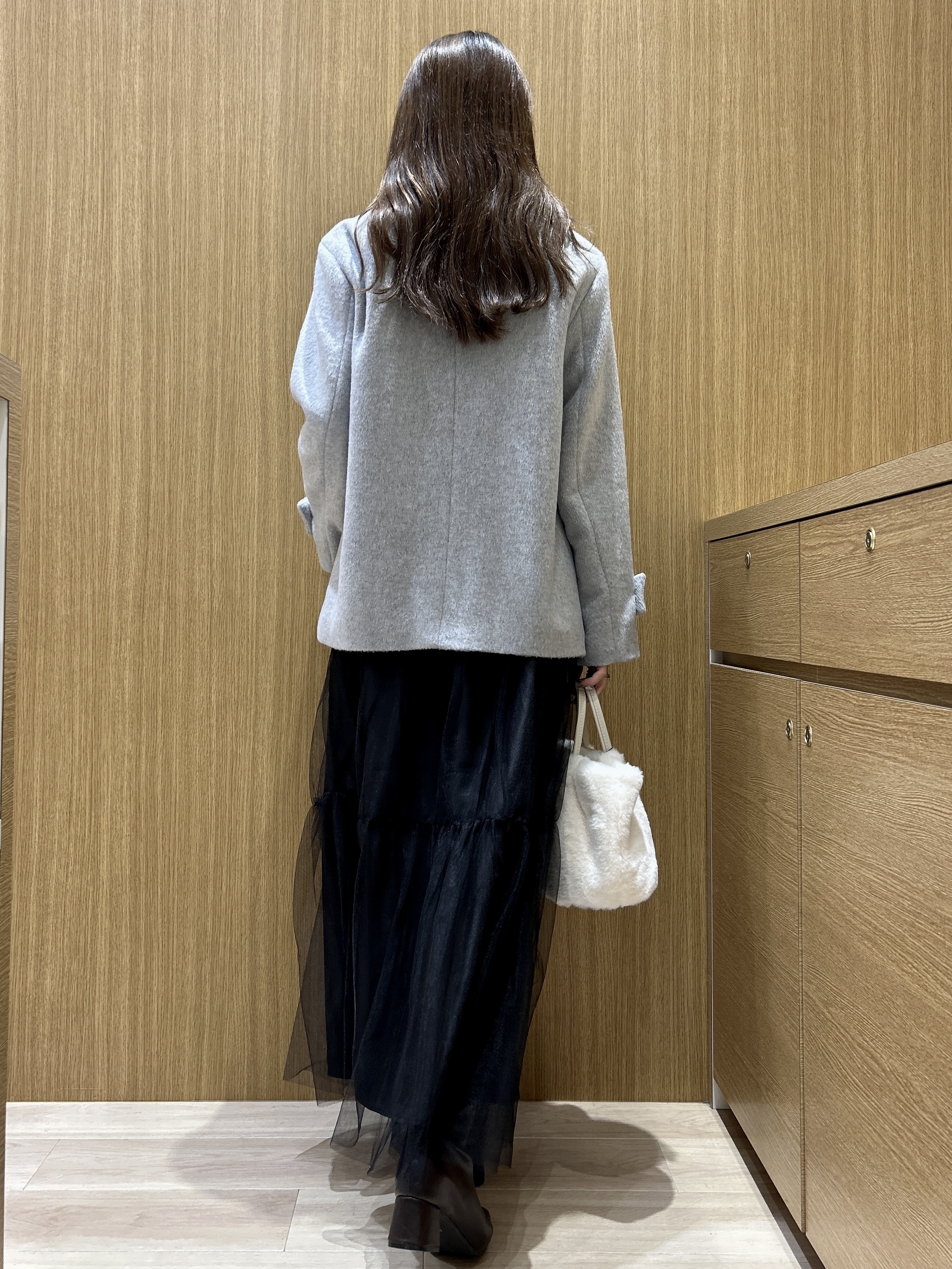 maiさんの「OPAQUE.CLIP｜カシミヤ混ウール ノーカラーミドルコート」を使ったコーディネート