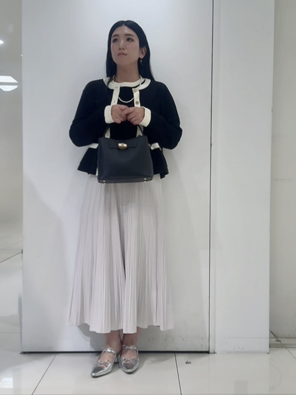なかじさんの「UNTITLED｜スウェード調プリーツスカート」を使ったコーディネート