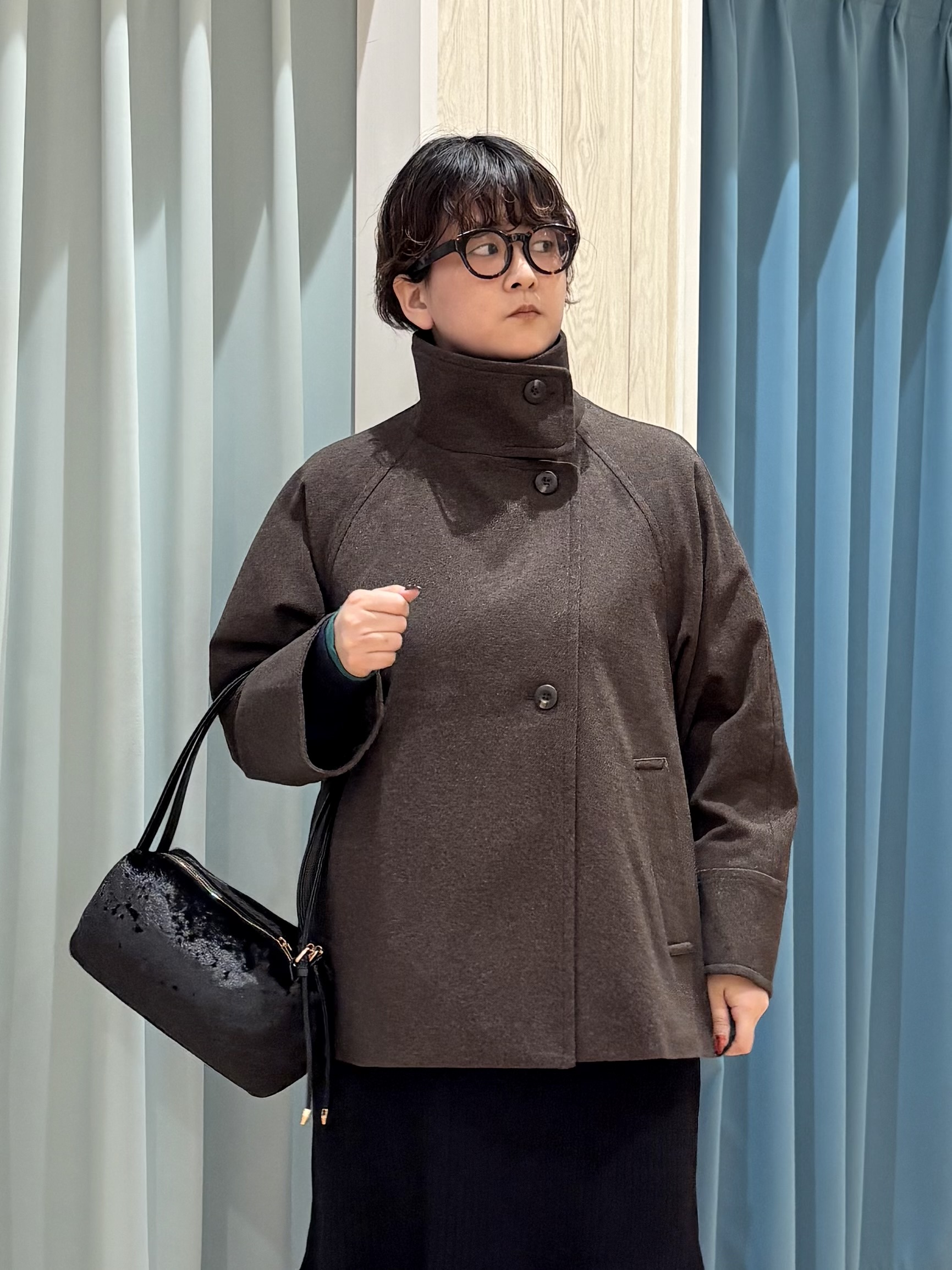 砂糖さんの「SHOO･LA･RUE｜【S-LL】見た目以上に軽い ウール調 スタンドカラーショートコート」を使ったコーディネート