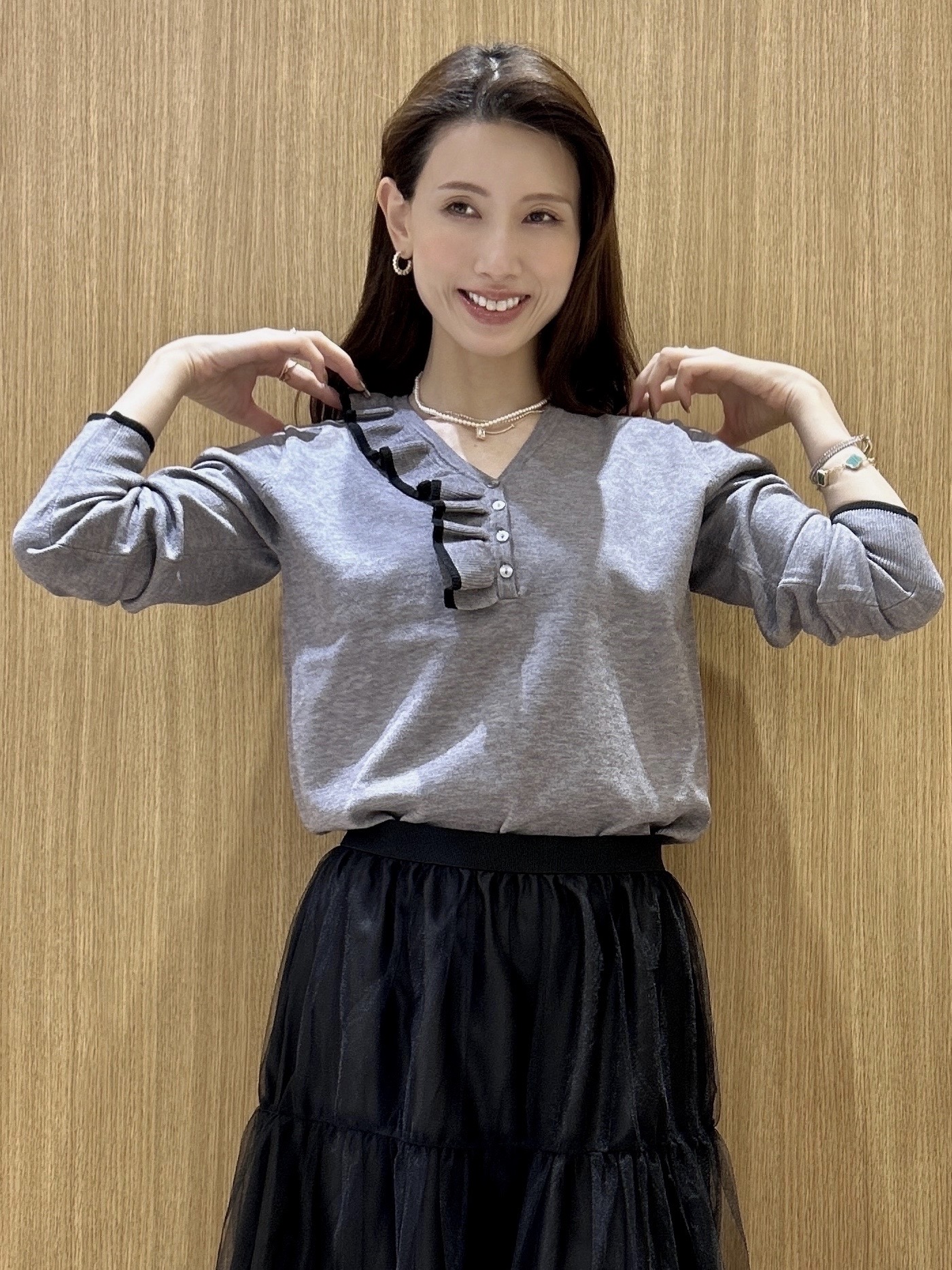 maiさんの「OPAQUE.CLIP｜配色フリル ヘンリーニット【洗濯機OK】」を使ったコーディネート