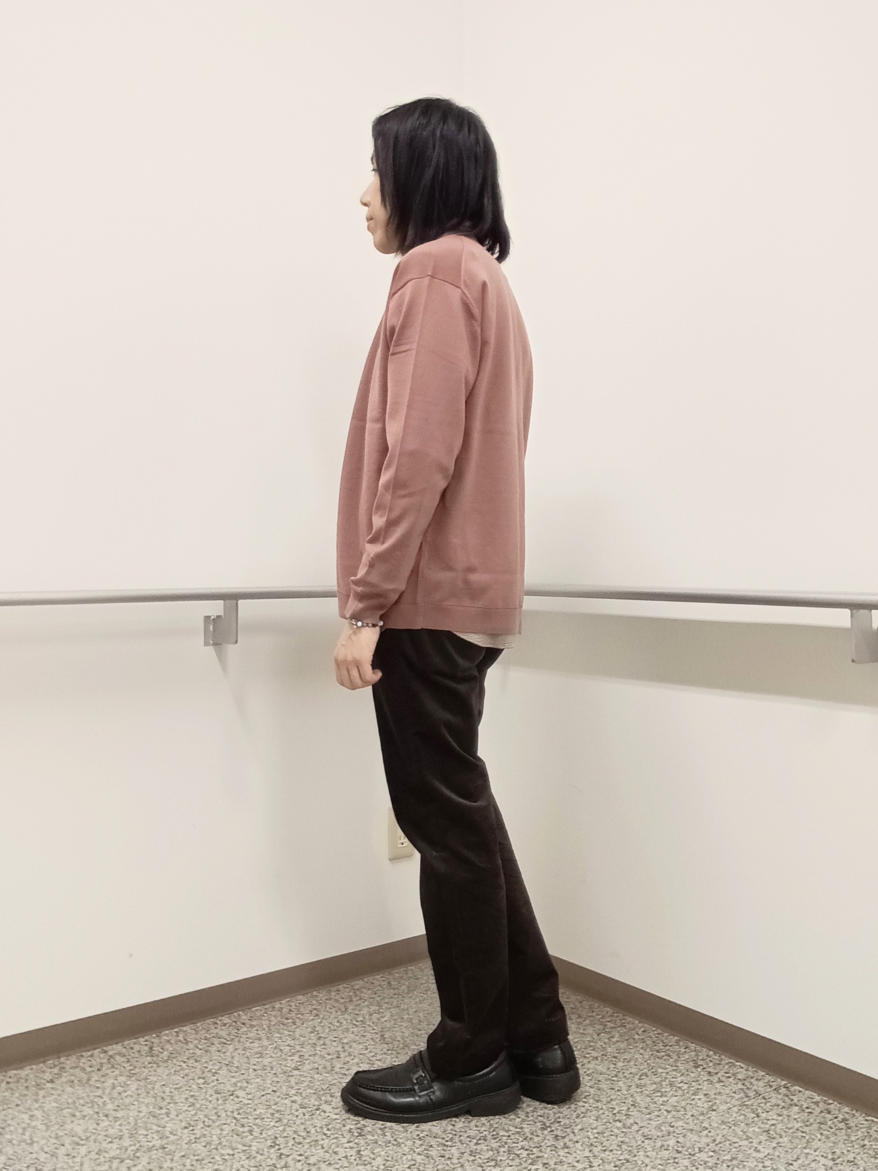 moritaさんの「TAKEO KIKUCHI｜アンチピリング ニット カーディガン」を使ったコーディネート