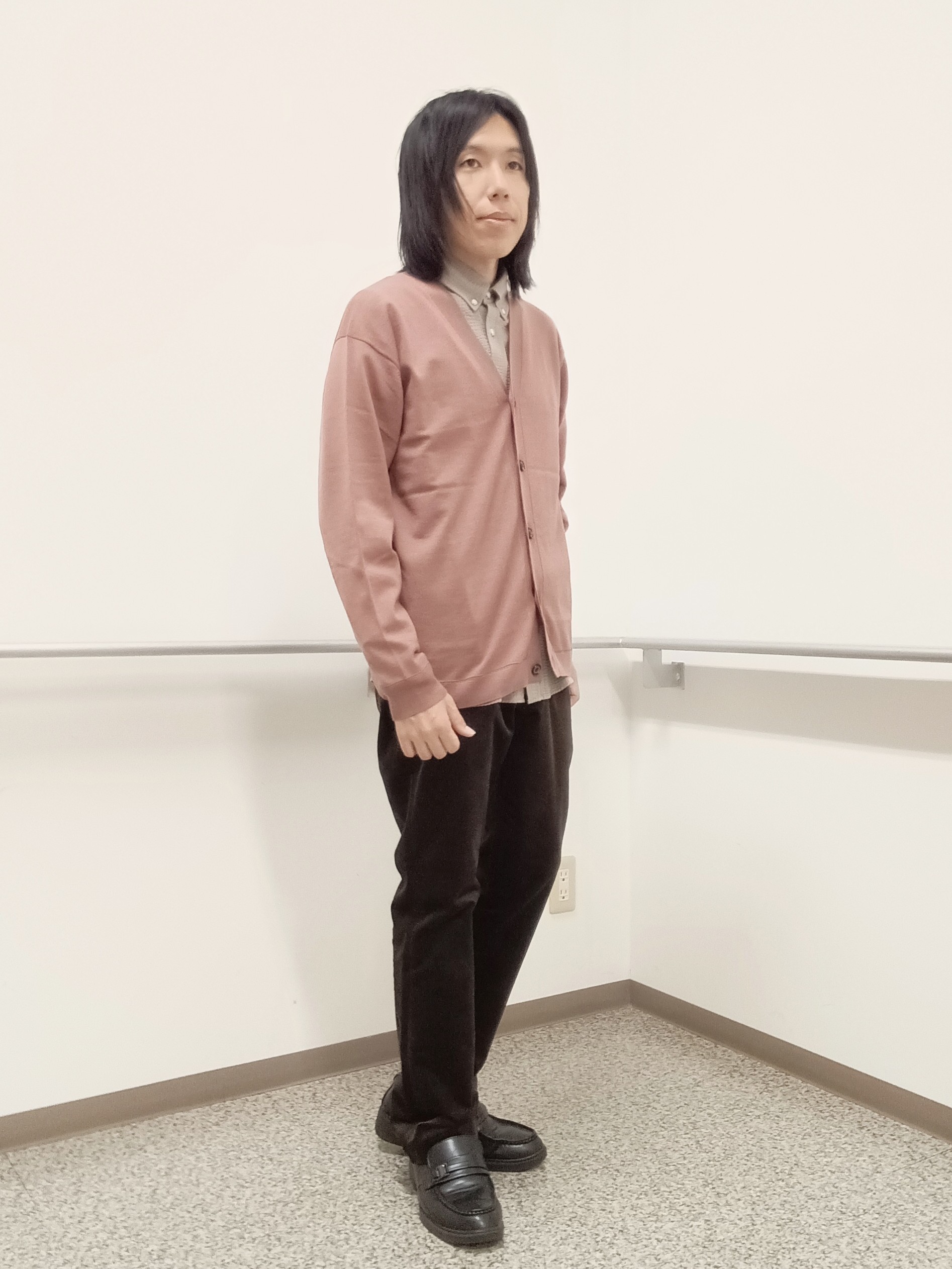 moritaさんの「TAKEO KIKUCHI｜アンチピリング ニット カーディガン」を使ったコーディネート