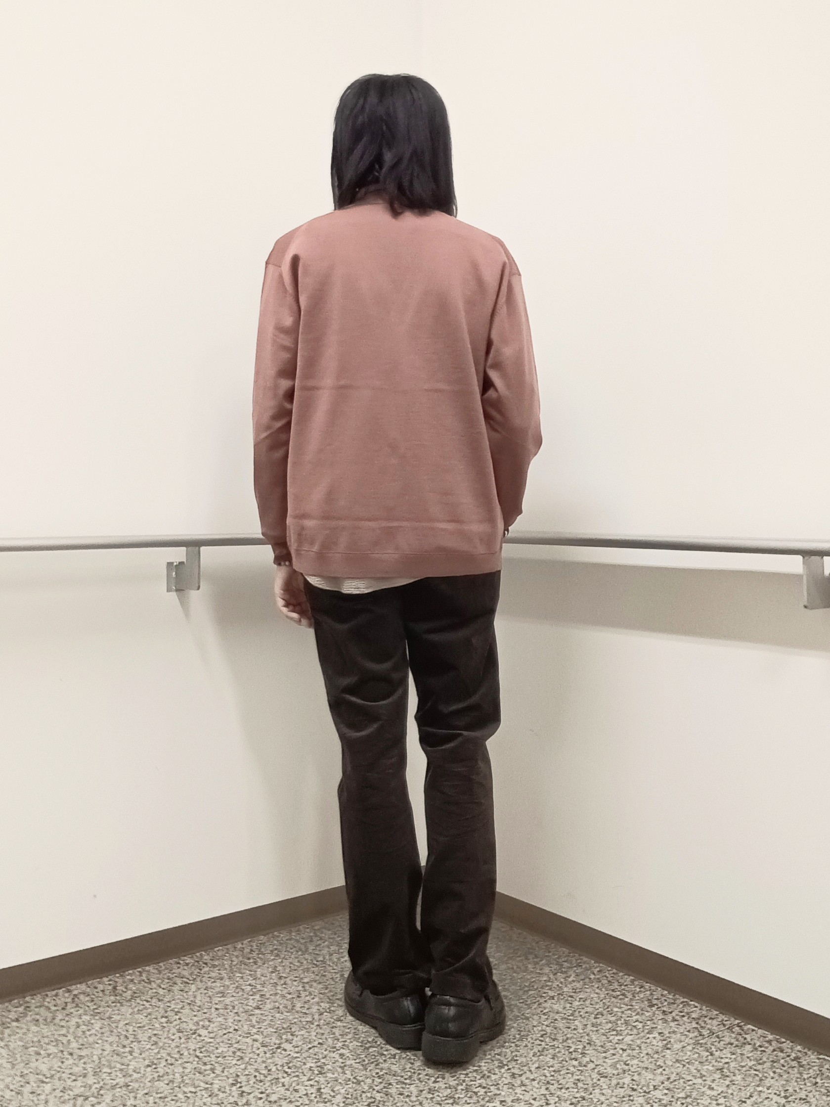 moritaさんの「TAKEO KIKUCHI｜アンチピリング ニット カーディガン」を使ったコーディネート