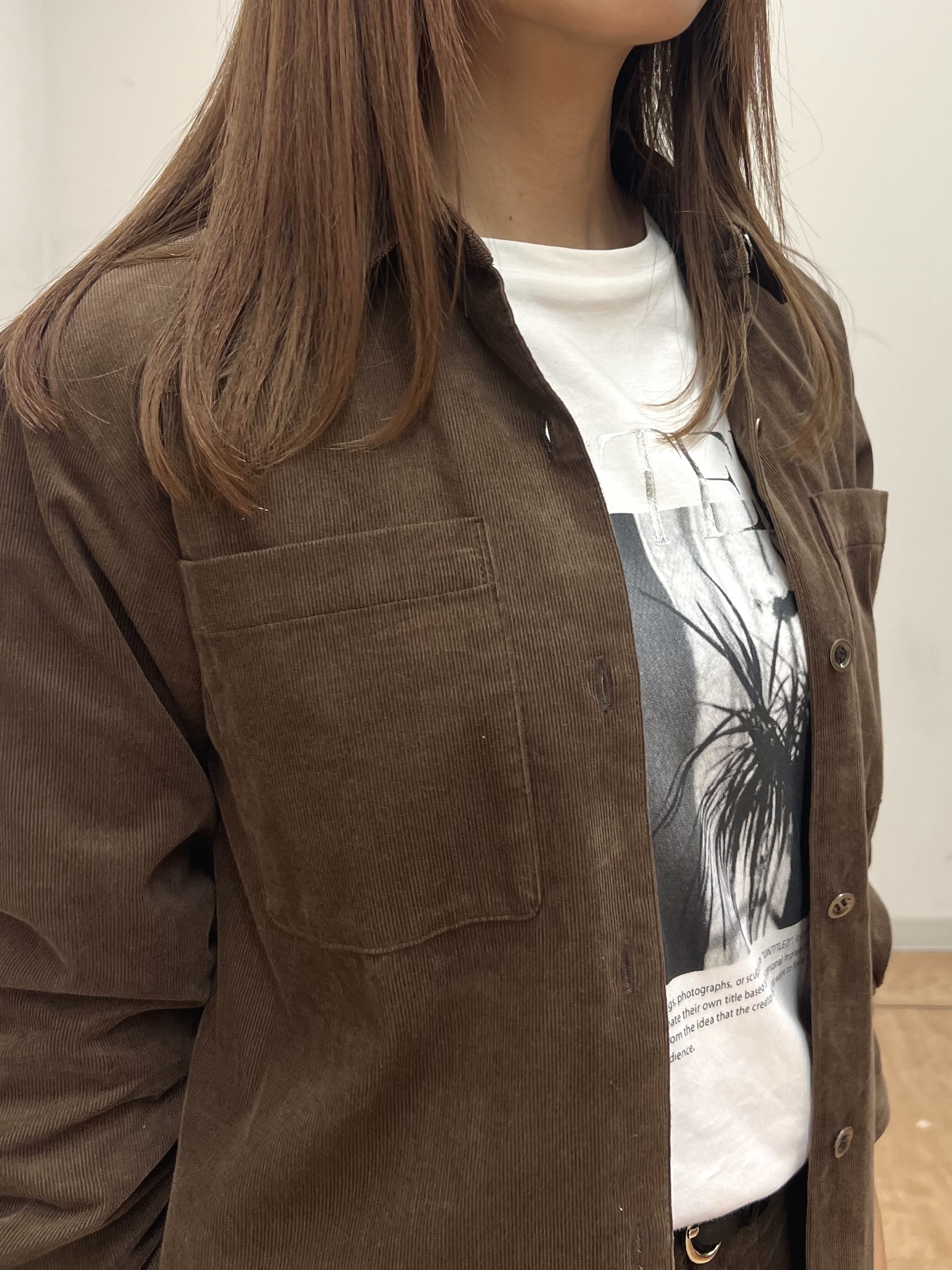 カナさんの「INDIVI｜【大人コーデュロイ／SETUP可】オーバーサイズシャツ」を使ったコーディネート