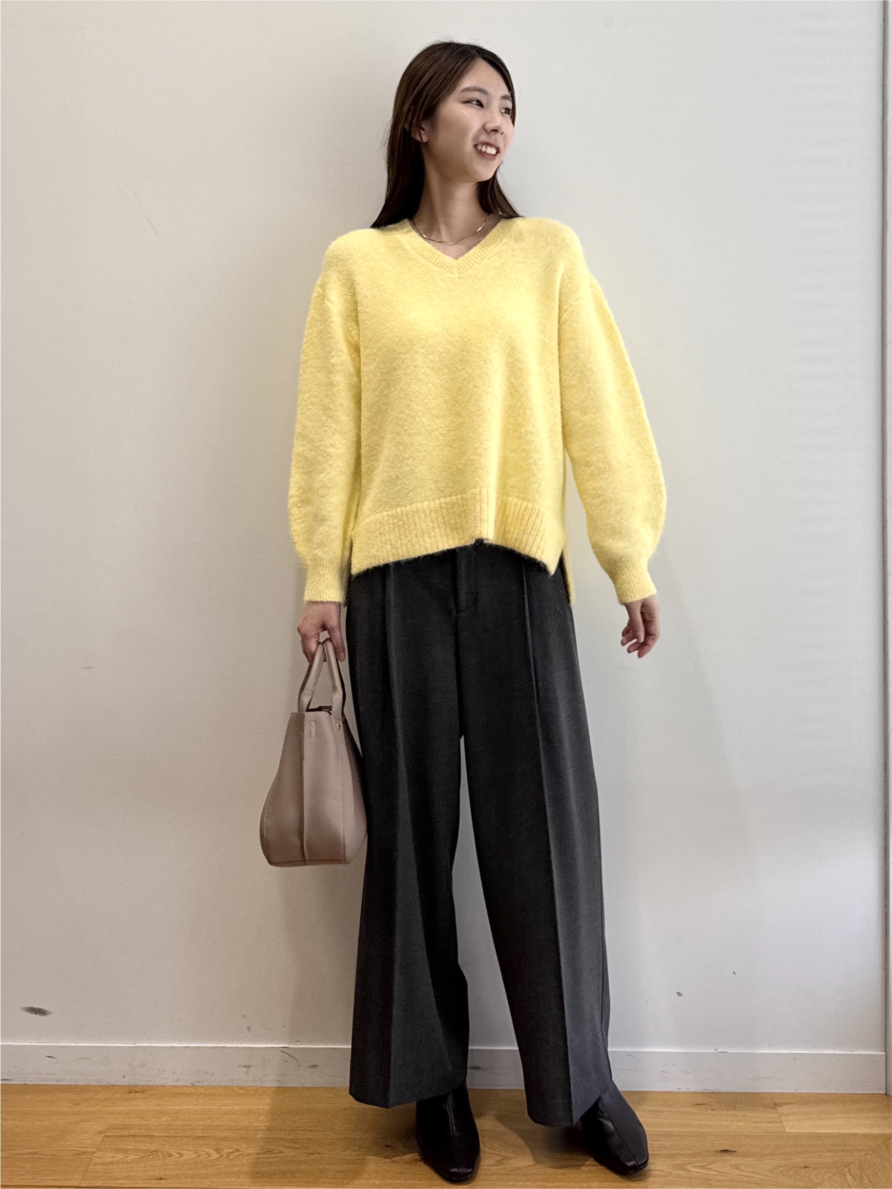 めぐさんの「OPAQUE.CLIP｜【2WAY／通勤対応】タックデザインミドルトートバッグ」を使ったコーディネート
