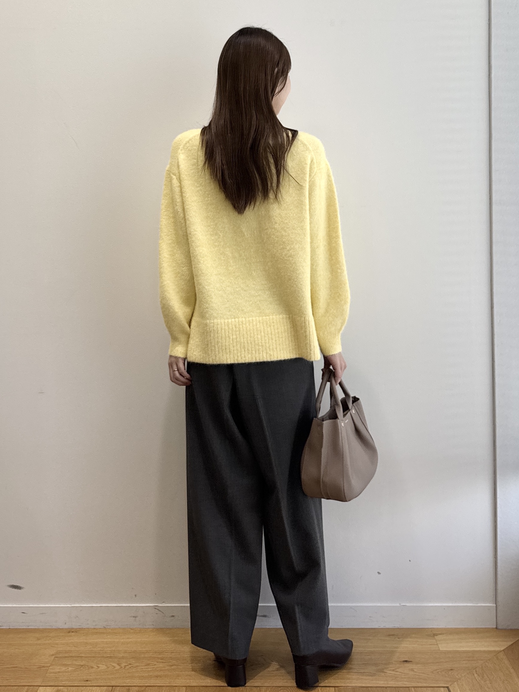 めぐさんの「OPAQUE.CLIP｜【2WAY／通勤対応】タックデザインミドルトートバッグ」を使ったコーディネート