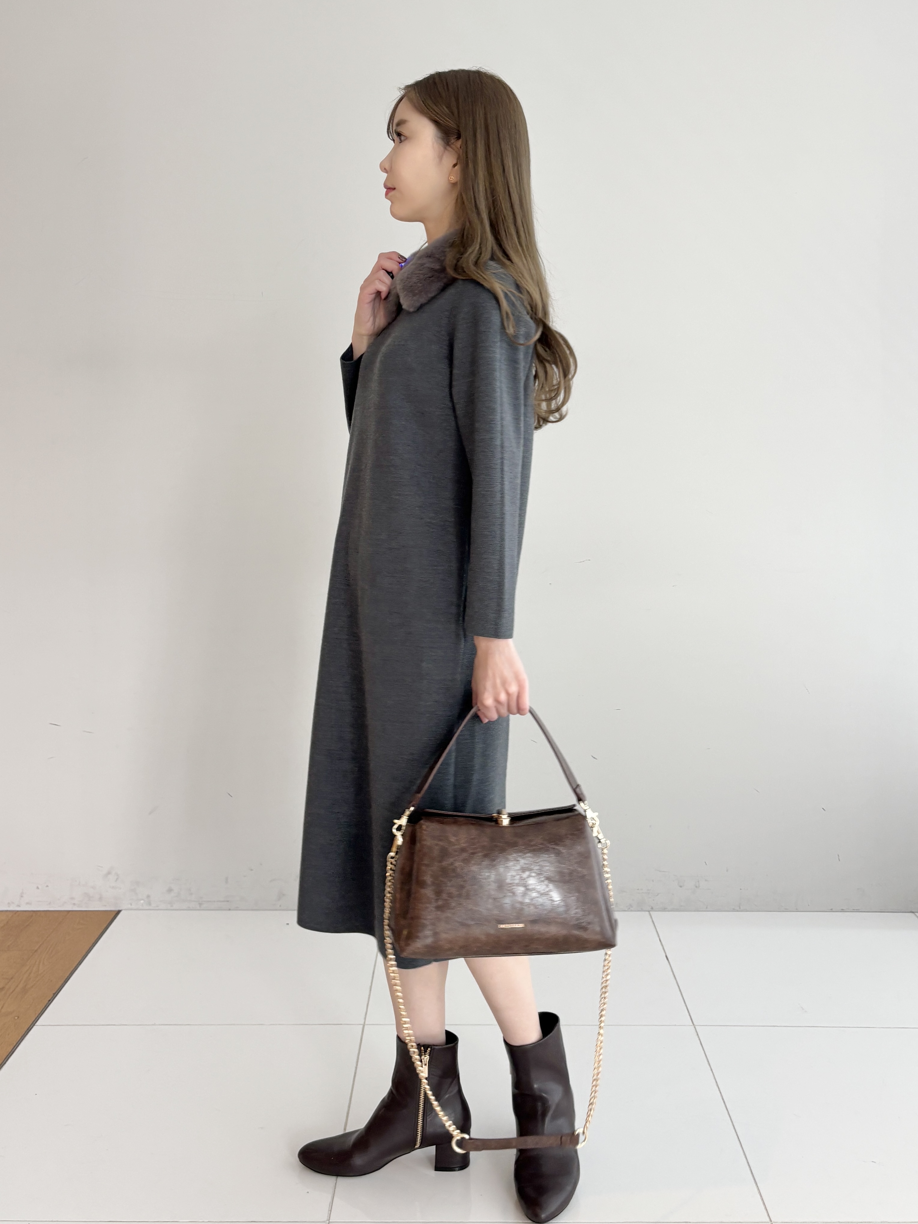清水夏姫さんの「DRESSTERIOR｜ファーカラーニットワンピース」を使ったコーディネート