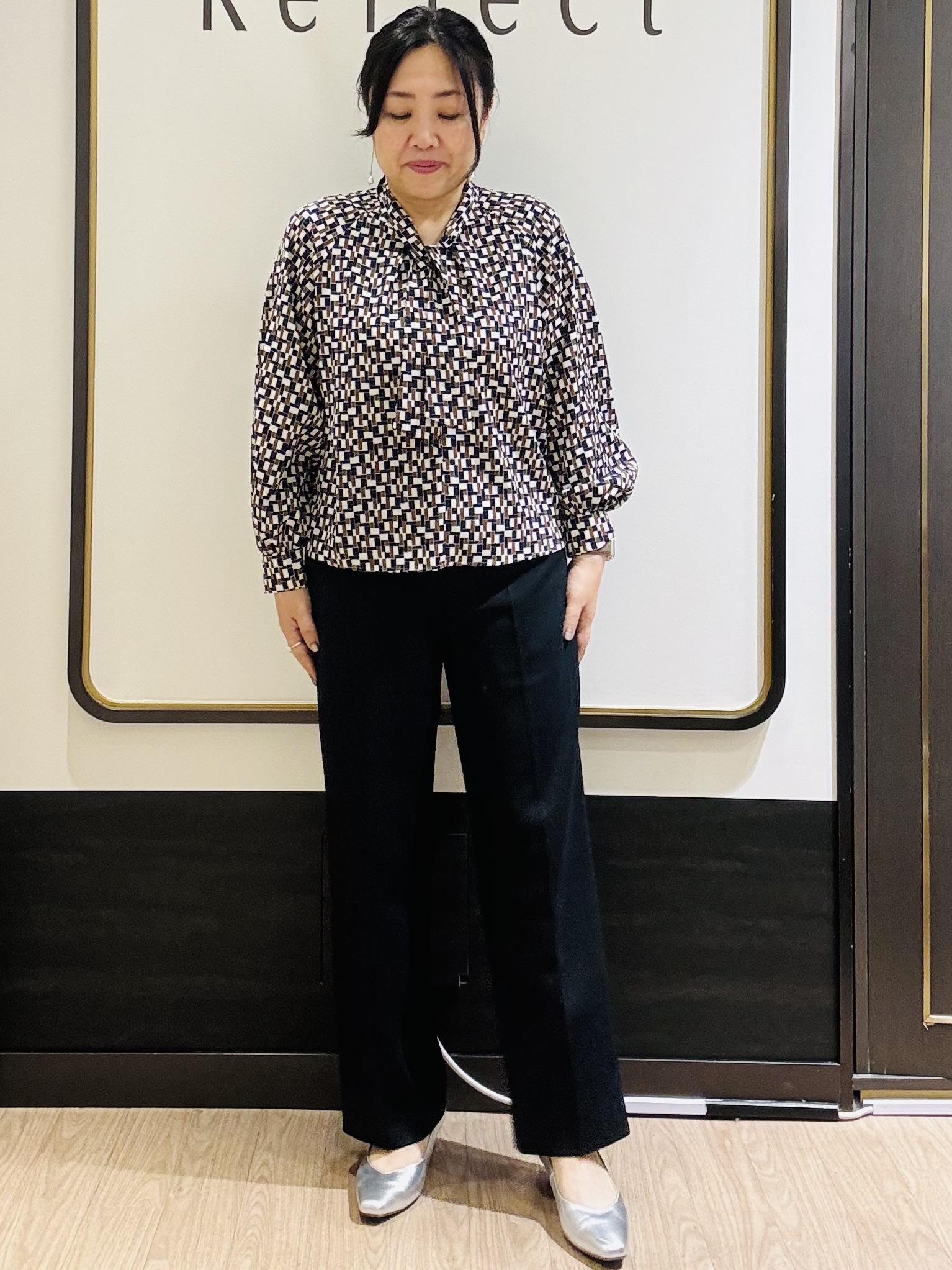 かまちゃんさんの「Reflect｜【SS-4Lサイズ／セットアップ】幾何柄プリント ボウタイデザインブラウス」を使ったコーディネート