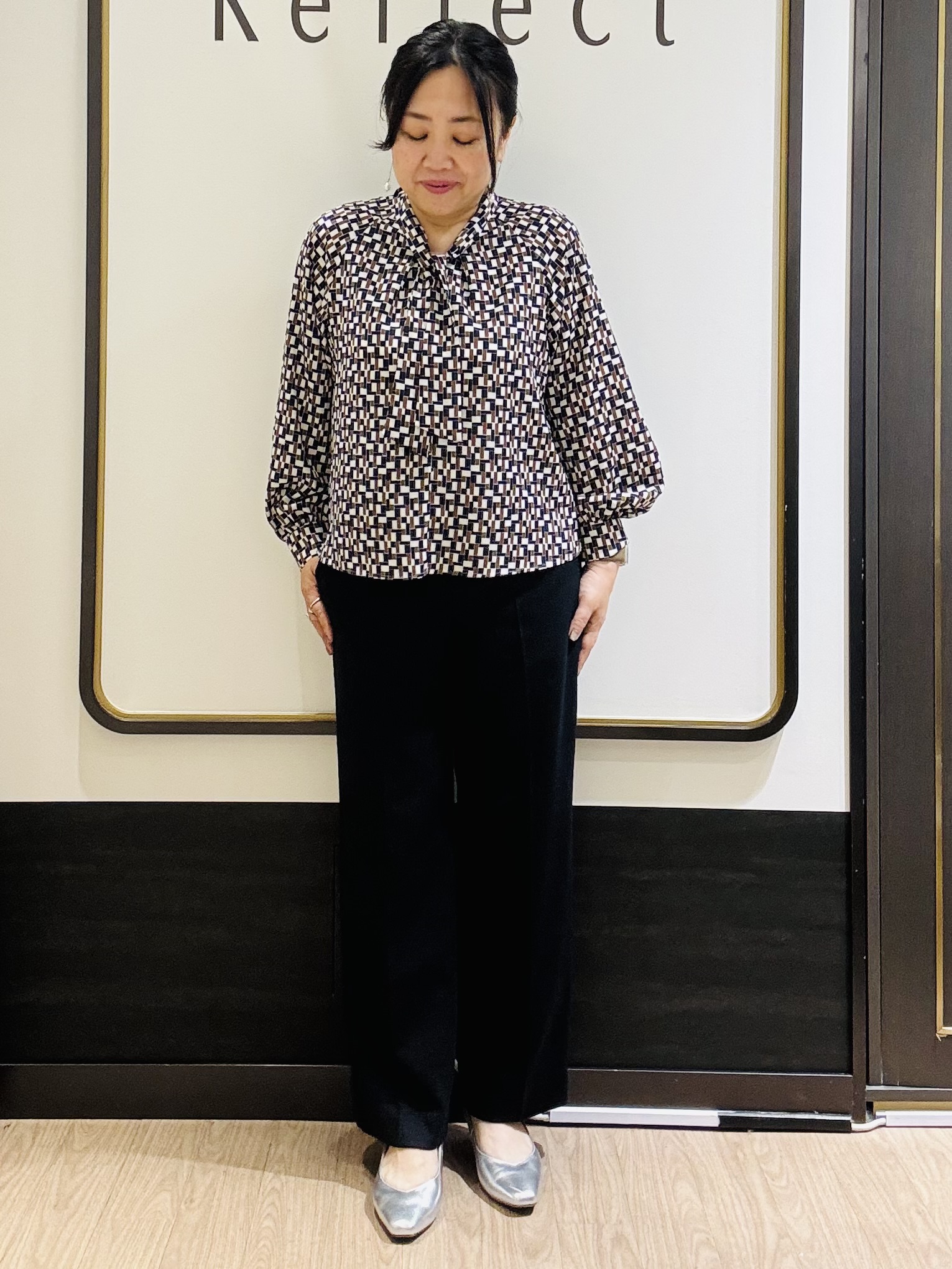 かまちゃんさんの「Reflect｜【SS-4Lサイズ／セットアップ】幾何柄プリント ボウタイデザインブラウス」を使ったコーディネート