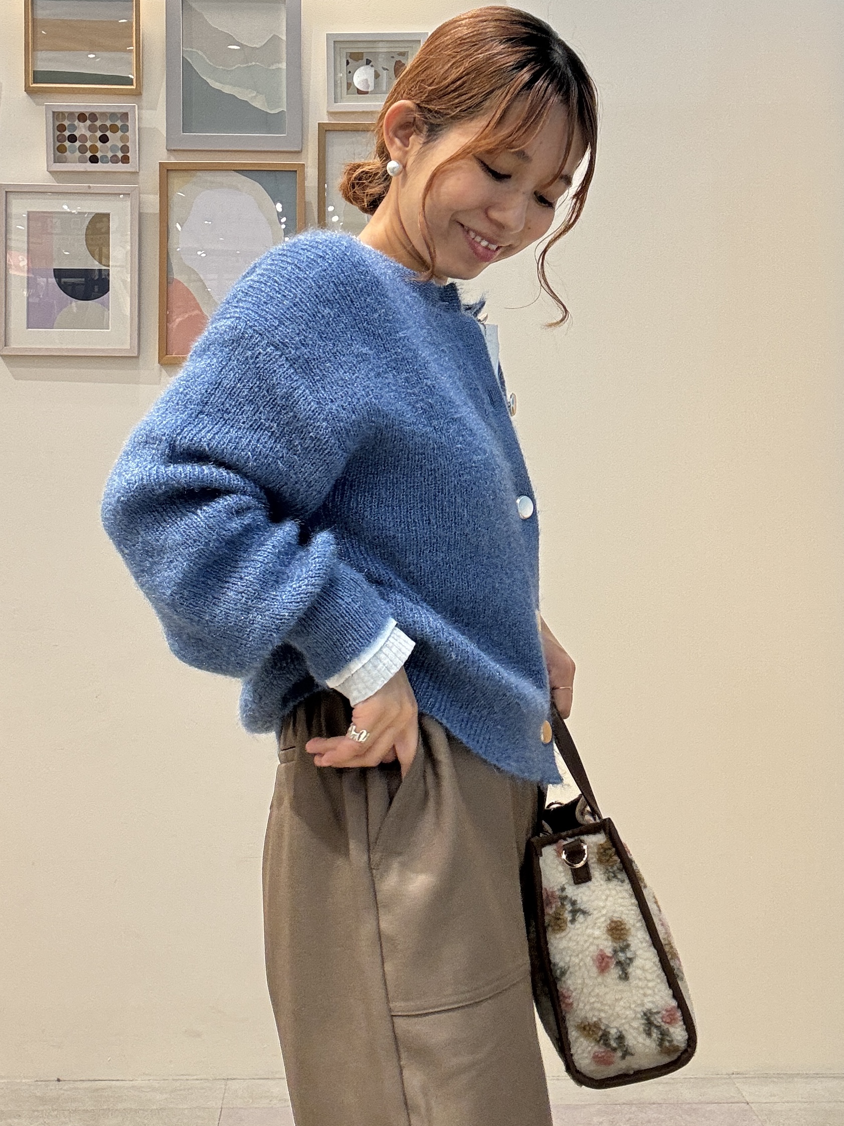 たけぴさんの「SHOO･LA･RUE｜【洗濯機可/S-LL】縦ラインですっきり お袖配色リブトップス」を使ったコーディネート