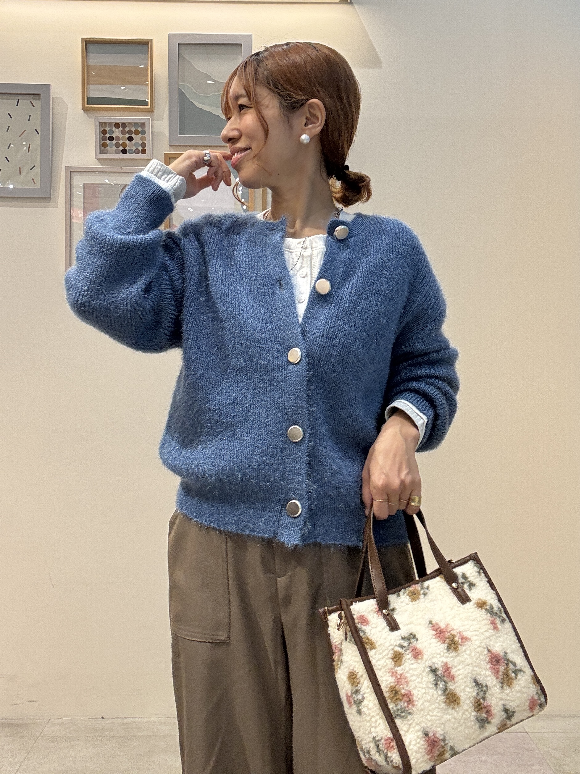 たけぴさんの「SHOO･LA･RUE｜【洗濯機可/S-LL】縦ラインですっきり お袖配色リブトップス」を使ったコーディネート
