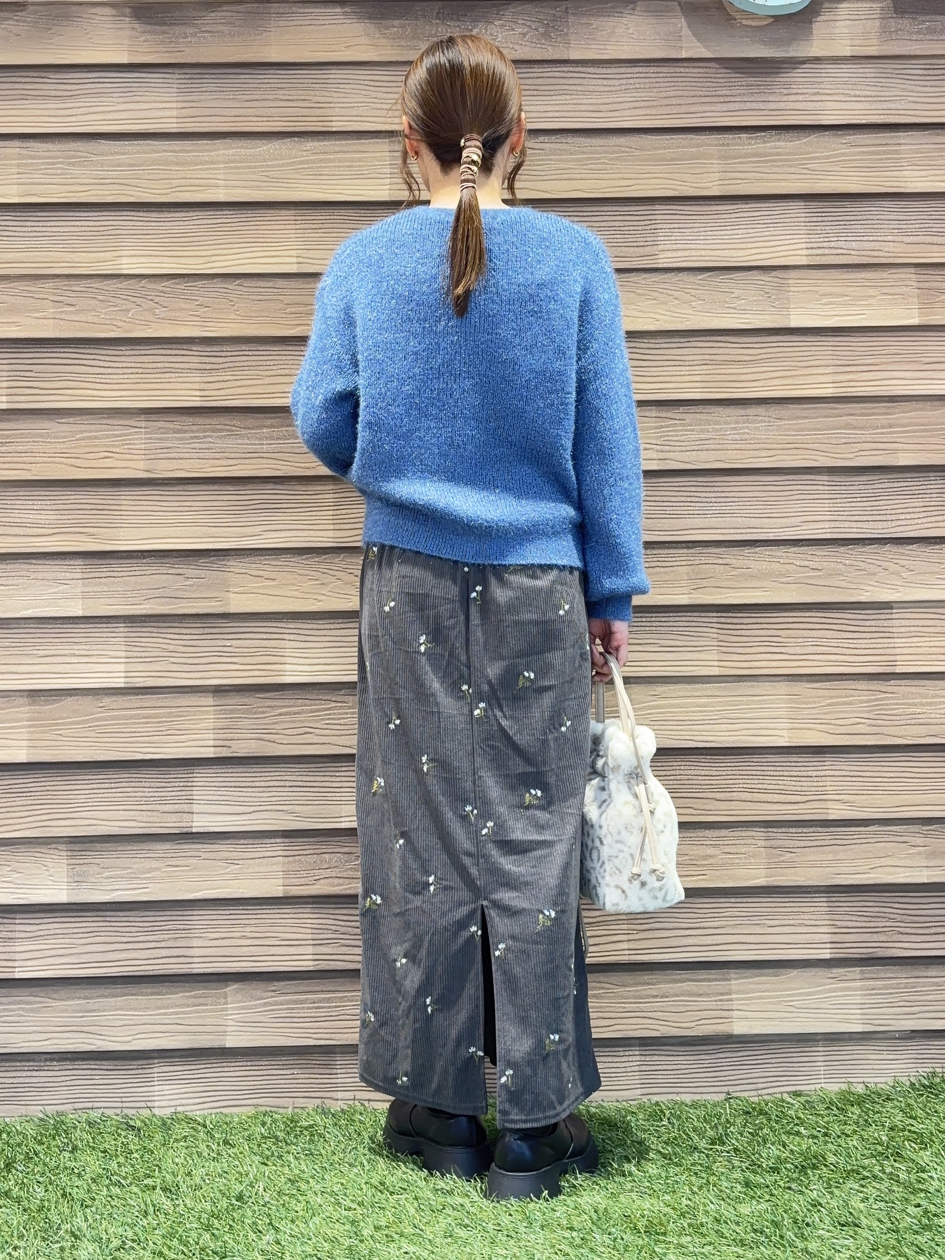 himiさんの「SHOO･LA･RUE｜【S-LL】ゆるもこ シャギーニットカーディガン」を使ったコーディネート