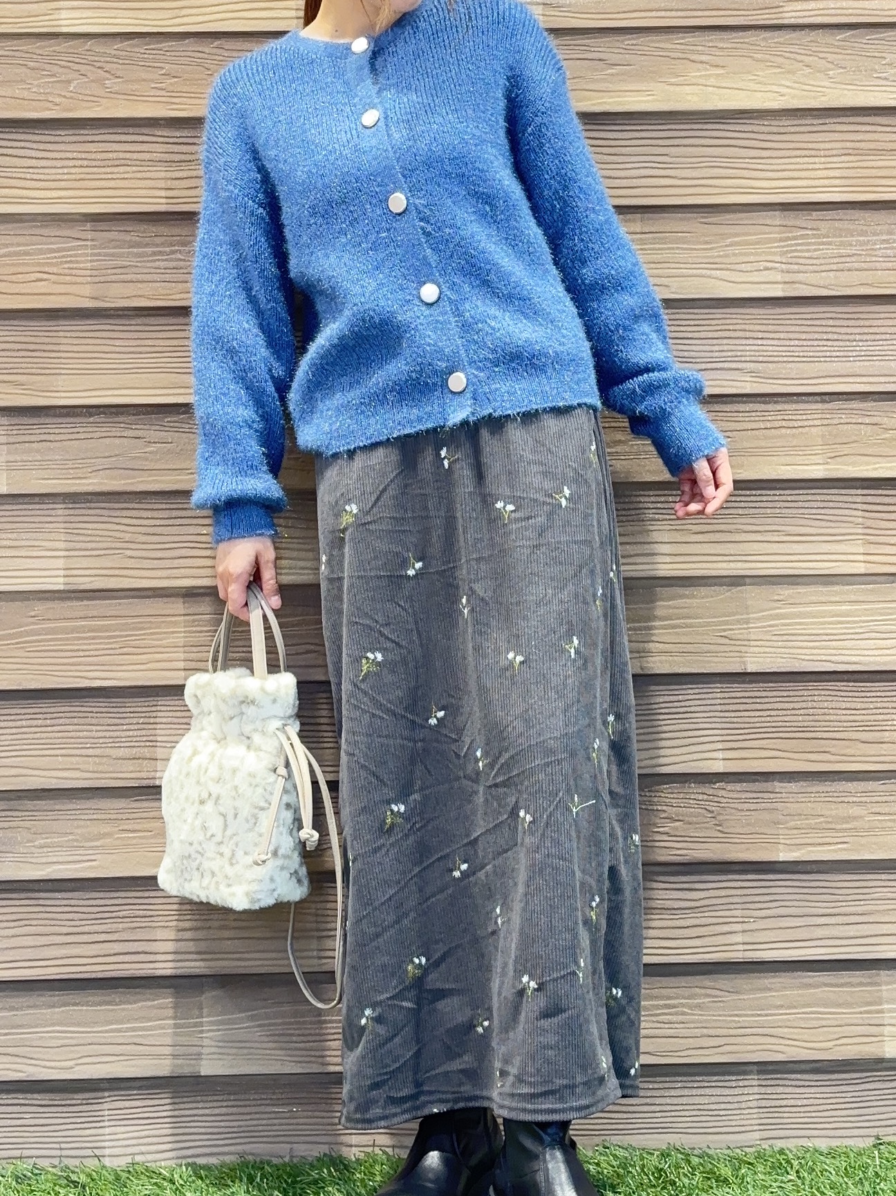 himiさんの「SHOO･LA･RUE｜【S-LL】ゆるもこ シャギーニットカーディガン」を使ったコーディネート