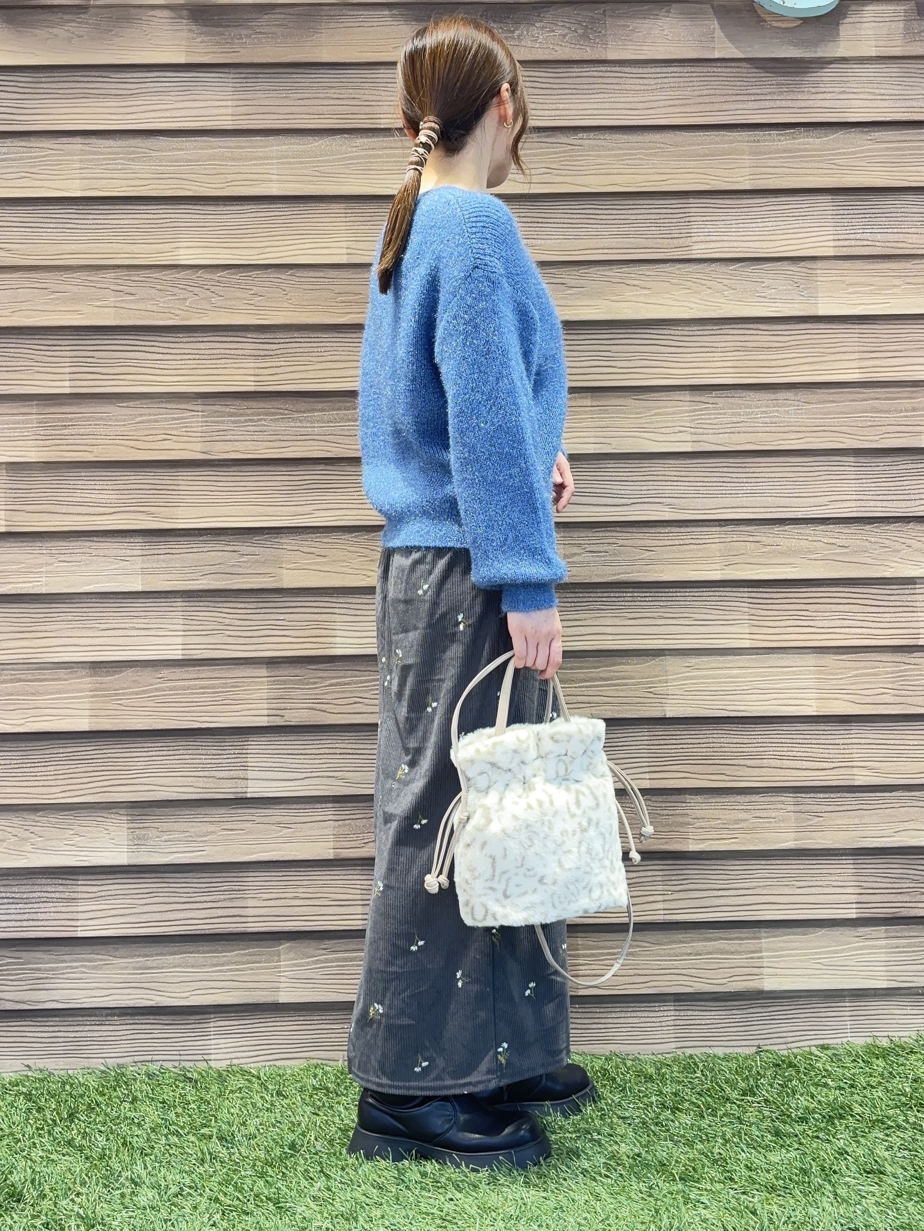 himiさんの「SHOO･LA･RUE｜【S-LL】ゆるもこ シャギーニットカーディガン」を使ったコーディネート