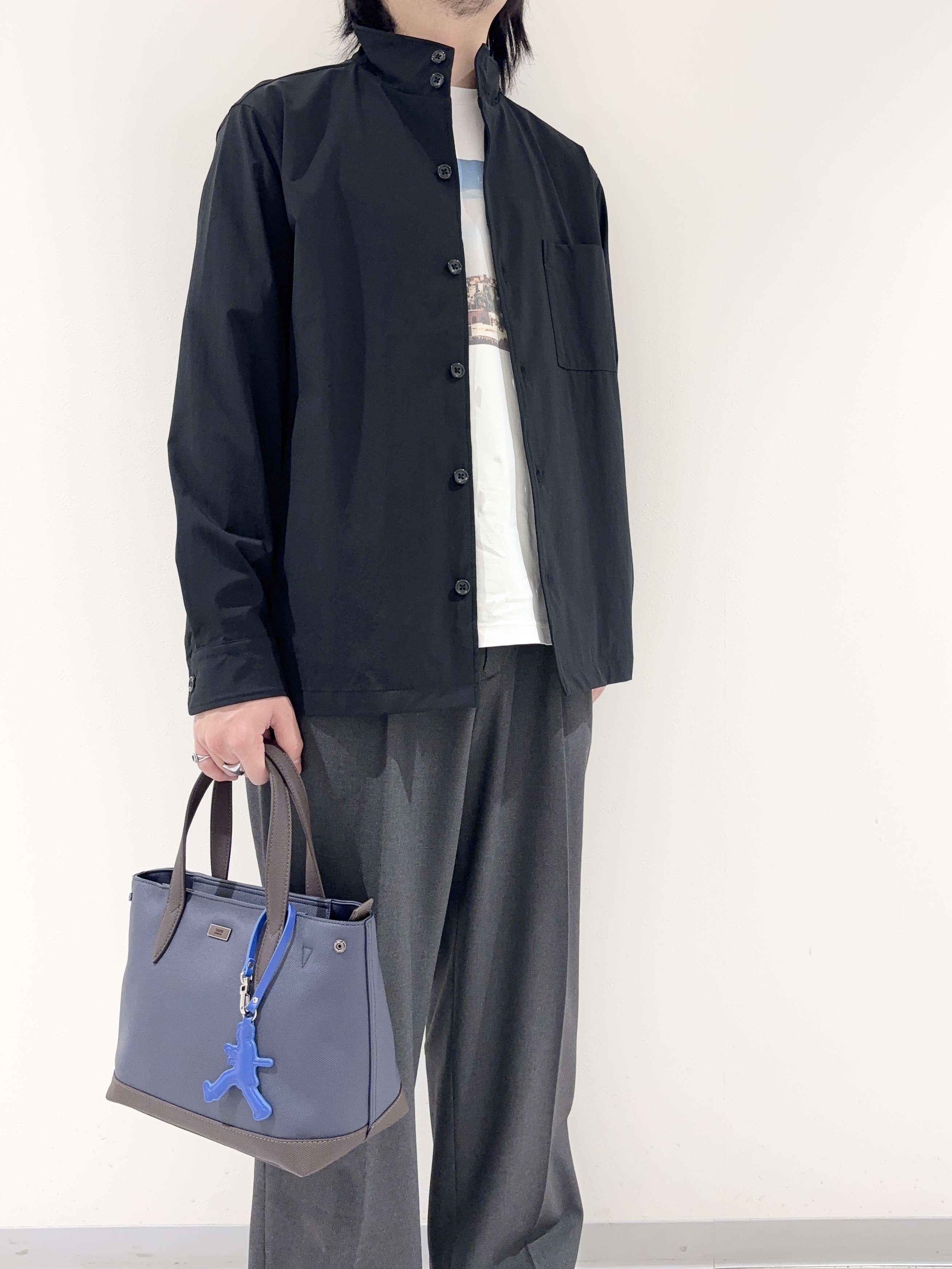 及川さんの「TAKEO KIKUCHI｜3Dナイロンストレッチ　スタンドカラーブルゾン」を使ったコーディネート