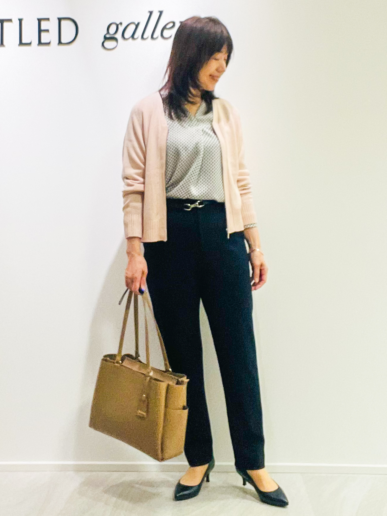めいさんの「UNTITLED｜【スーツインナー】トライアングルジオメブラウス」を使ったコーディネート