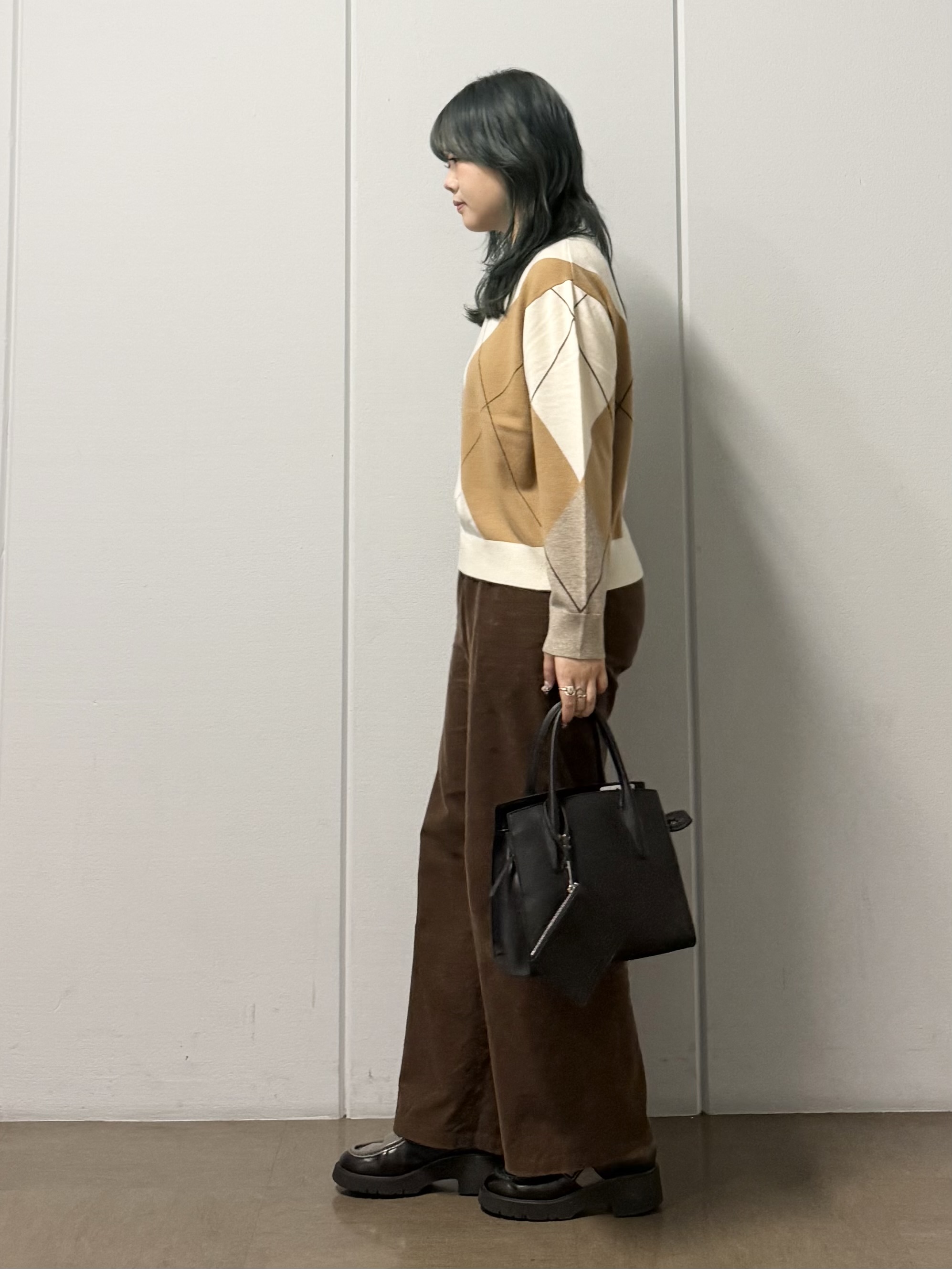mizukiさんの「INDIVI｜追加生産プレオーダー開始！【ウール混】ビッグアーガイル柄ニット」を使ったコーディネート