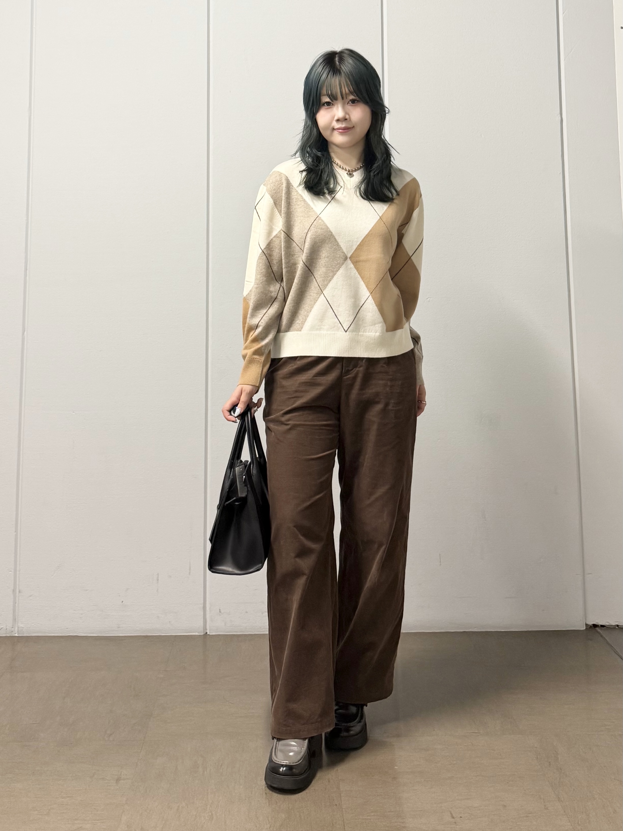 mizukiさんの「INDIVI｜追加生産プレオーダー開始！【ウール混】ビッグアーガイル柄ニット」を使ったコーディネート