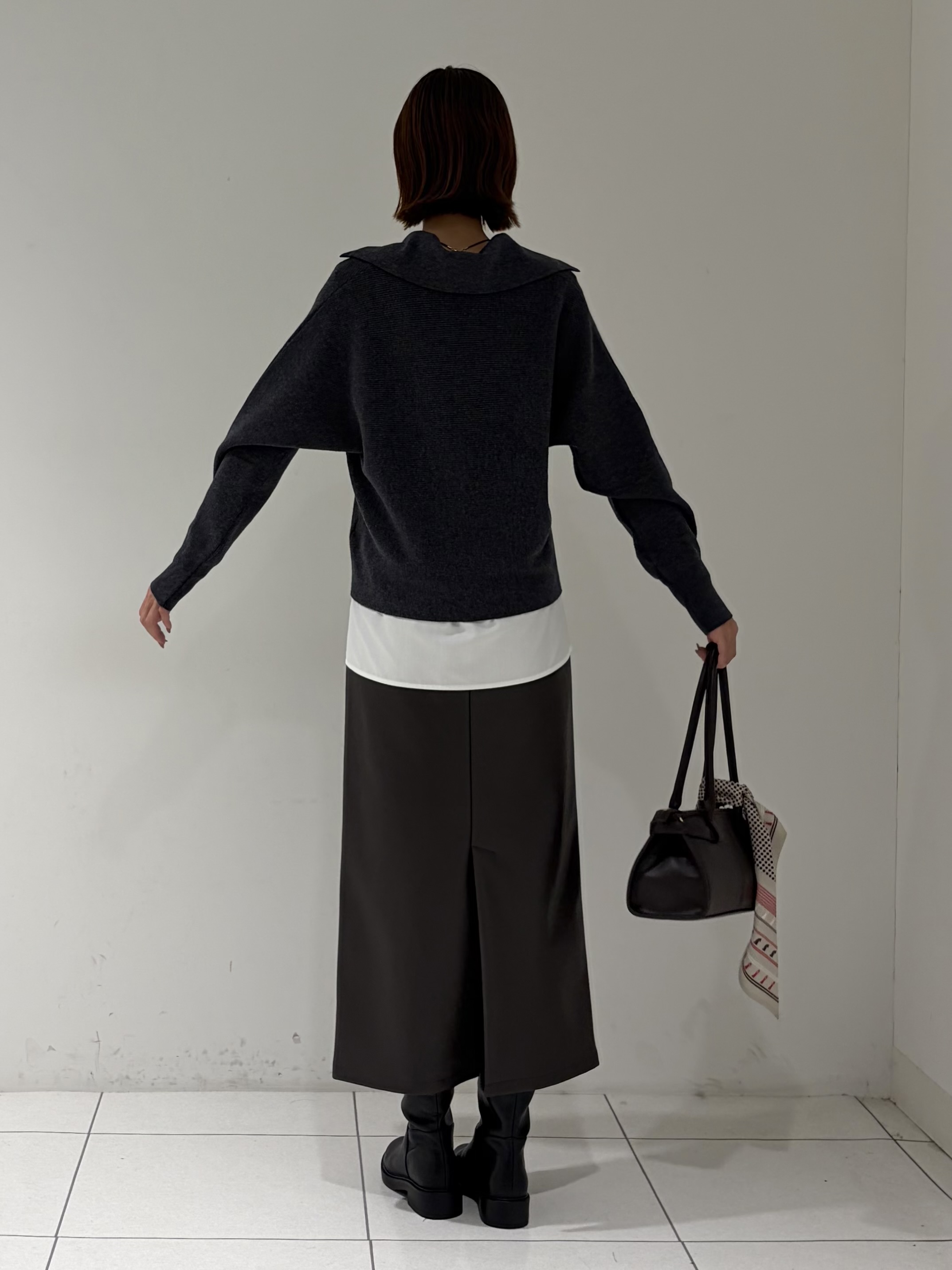 shioriさんの「INDIVI｜【ウール混／クロップド丈】畦編みスキッパー衿ニット」を使ったコーディネート