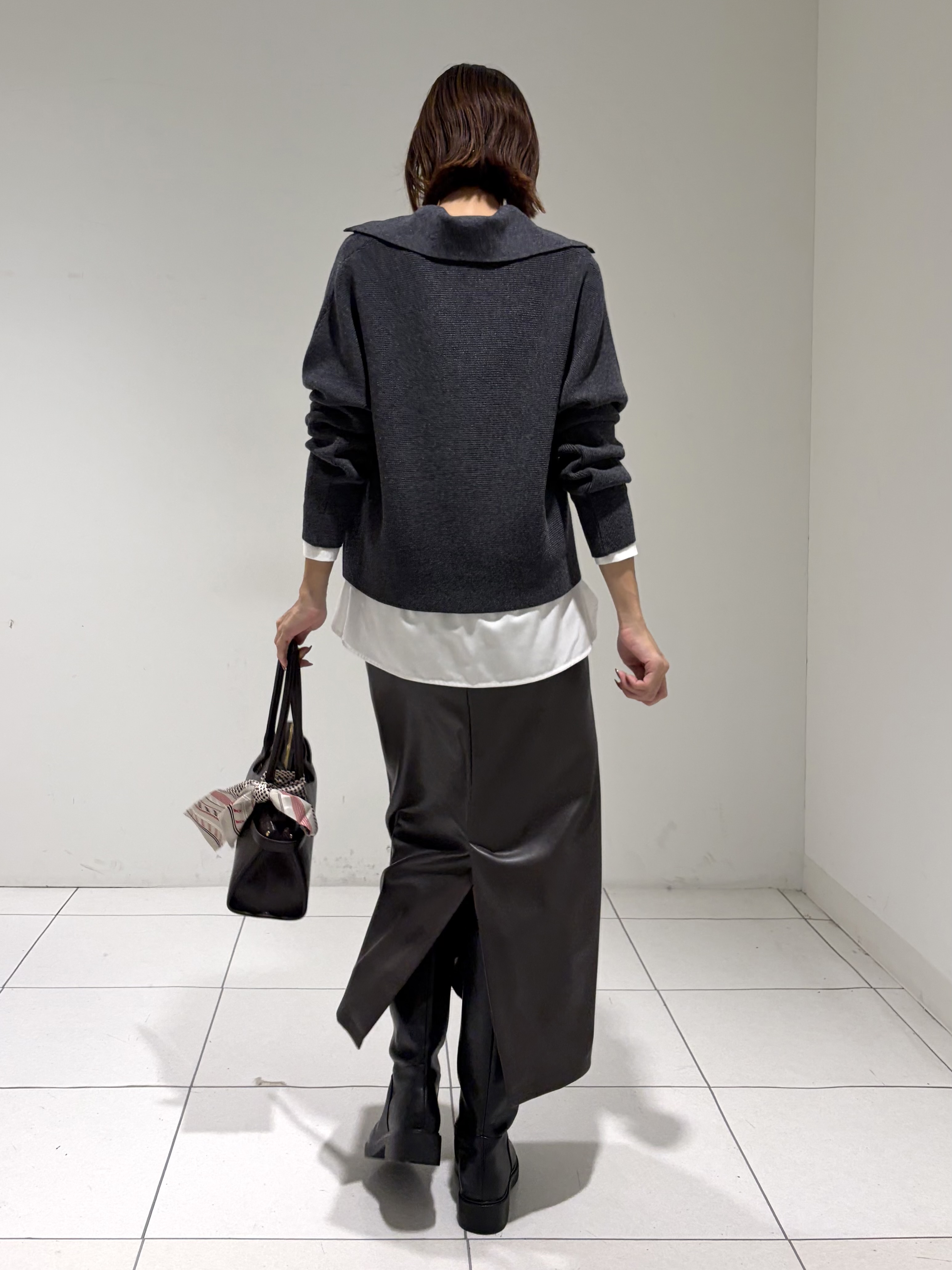 shioriさんの「INDIVI｜【ウール混／クロップド丈】畦編みスキッパー衿ニット」を使ったコーディネート
