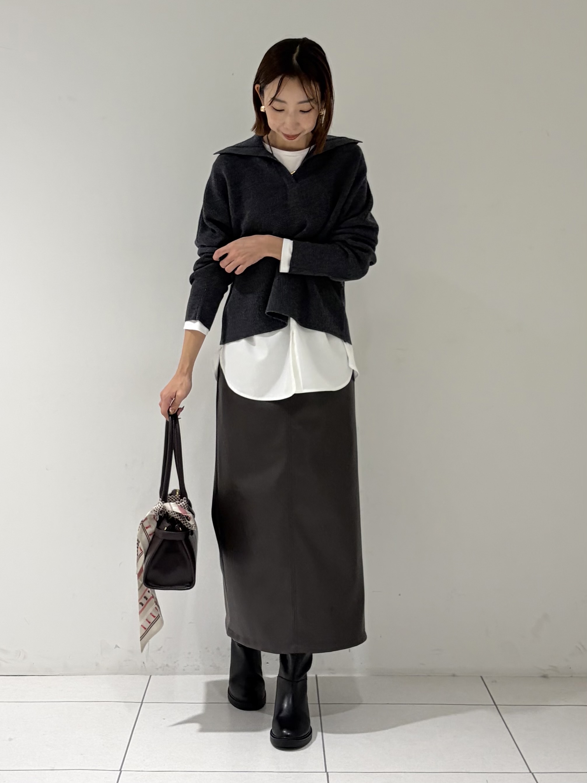shioriさんの「INDIVI｜【ウール混／クロップド丈】畦編みスキッパー衿ニット」を使ったコーディネート