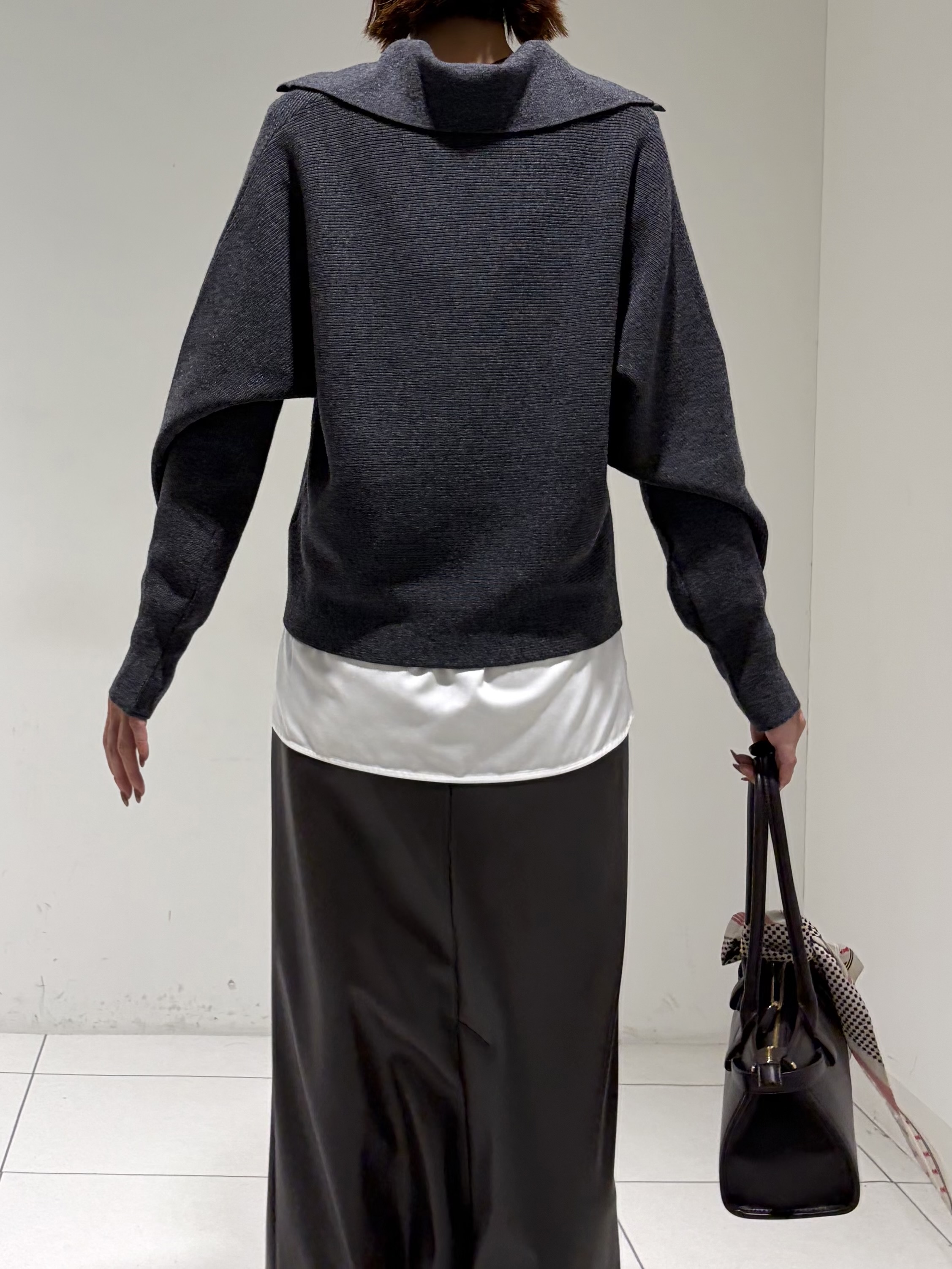 shioriさんの「INDIVI｜【ウール混／クロップド丈】畦編みスキッパー衿ニット」を使ったコーディネート