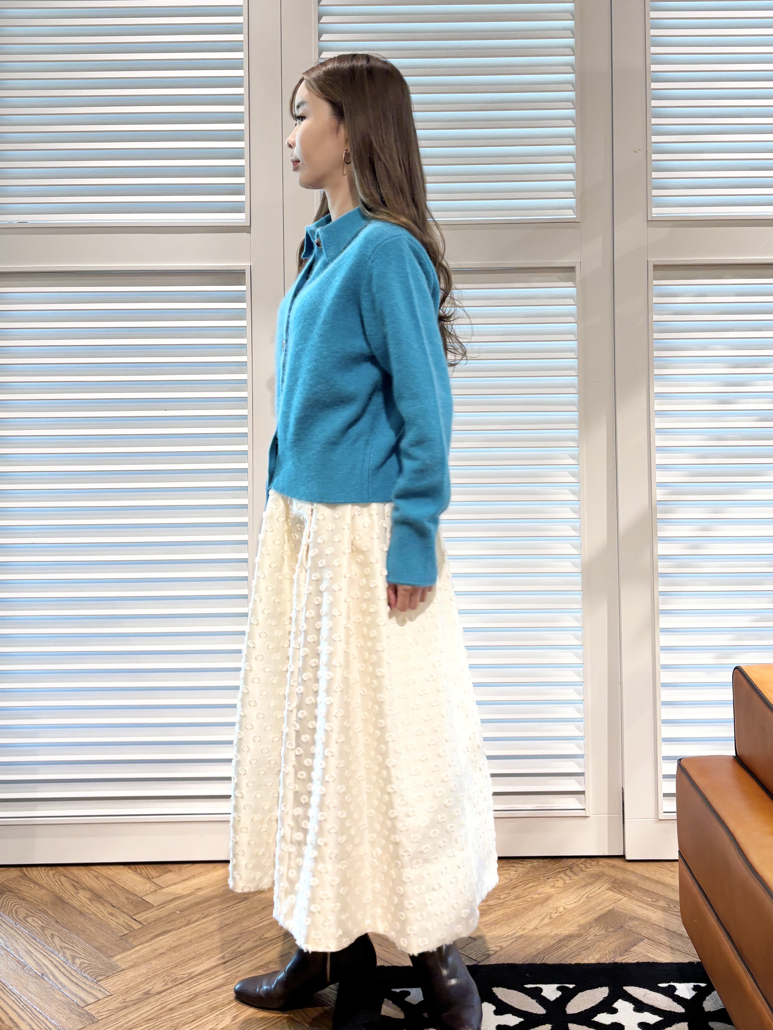 清水夏姫さんの「DRESSTERIOR｜【STORY11月号掲載】カットジャガードボリュームスカート」を使ったコーディネート