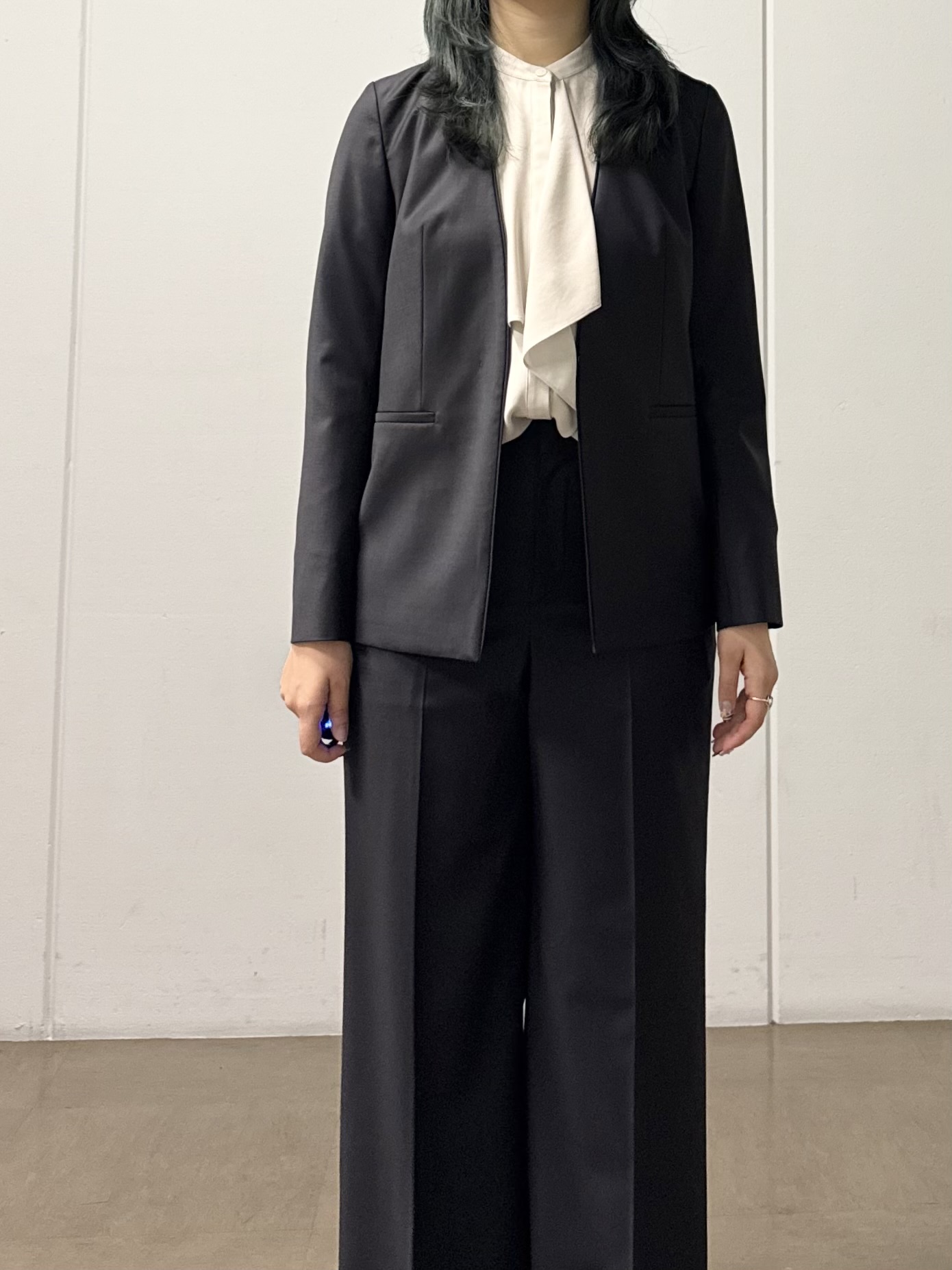 mizukiさんの「INDIVI｜【日本製／華やか】フリルデザインブラウス」を使ったコーディネート