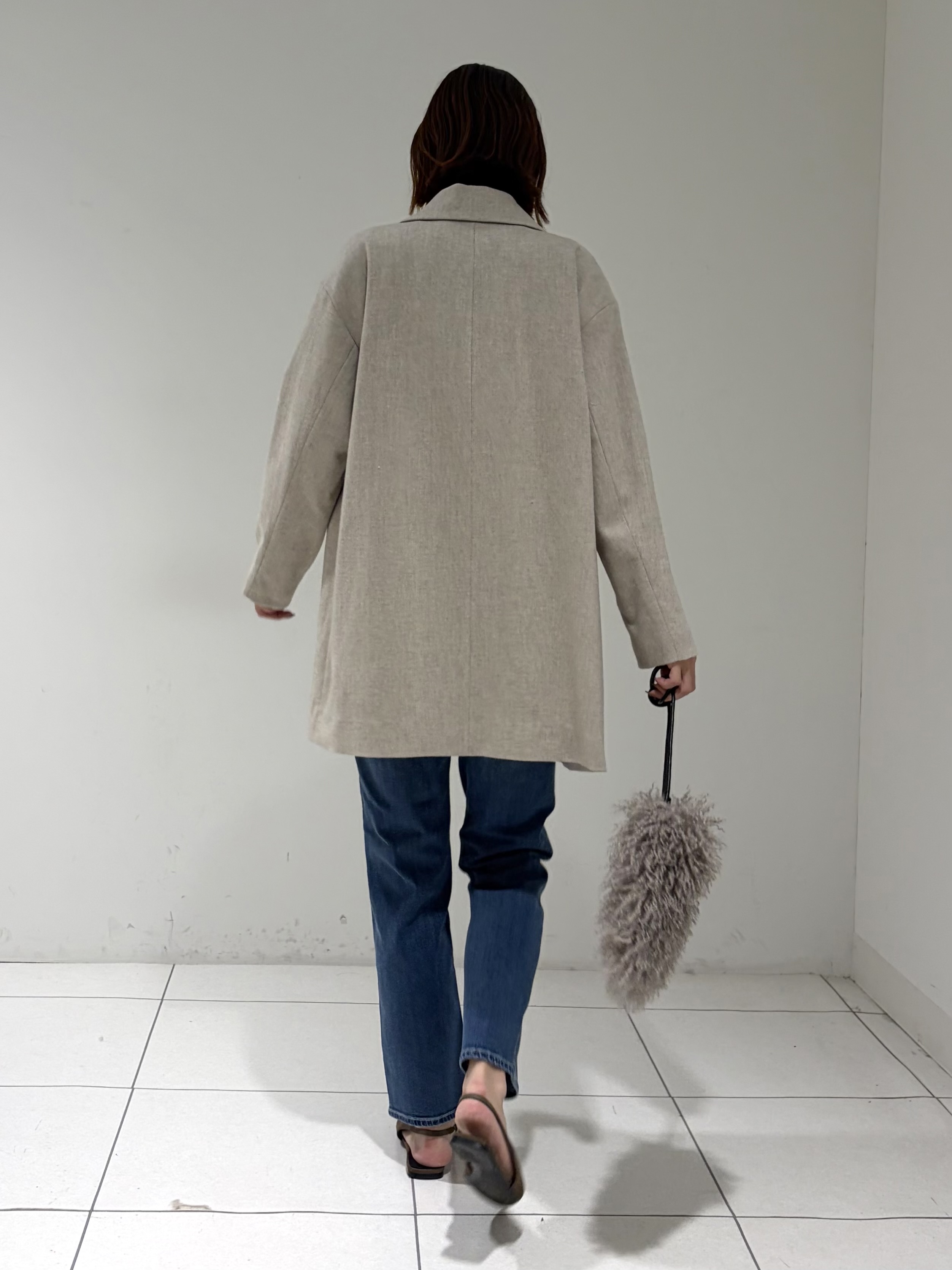 shioriさんの「INDIVI｜【顔まわりスッキリ】ショールカラー ミドル丈コート」を使ったコーディネート