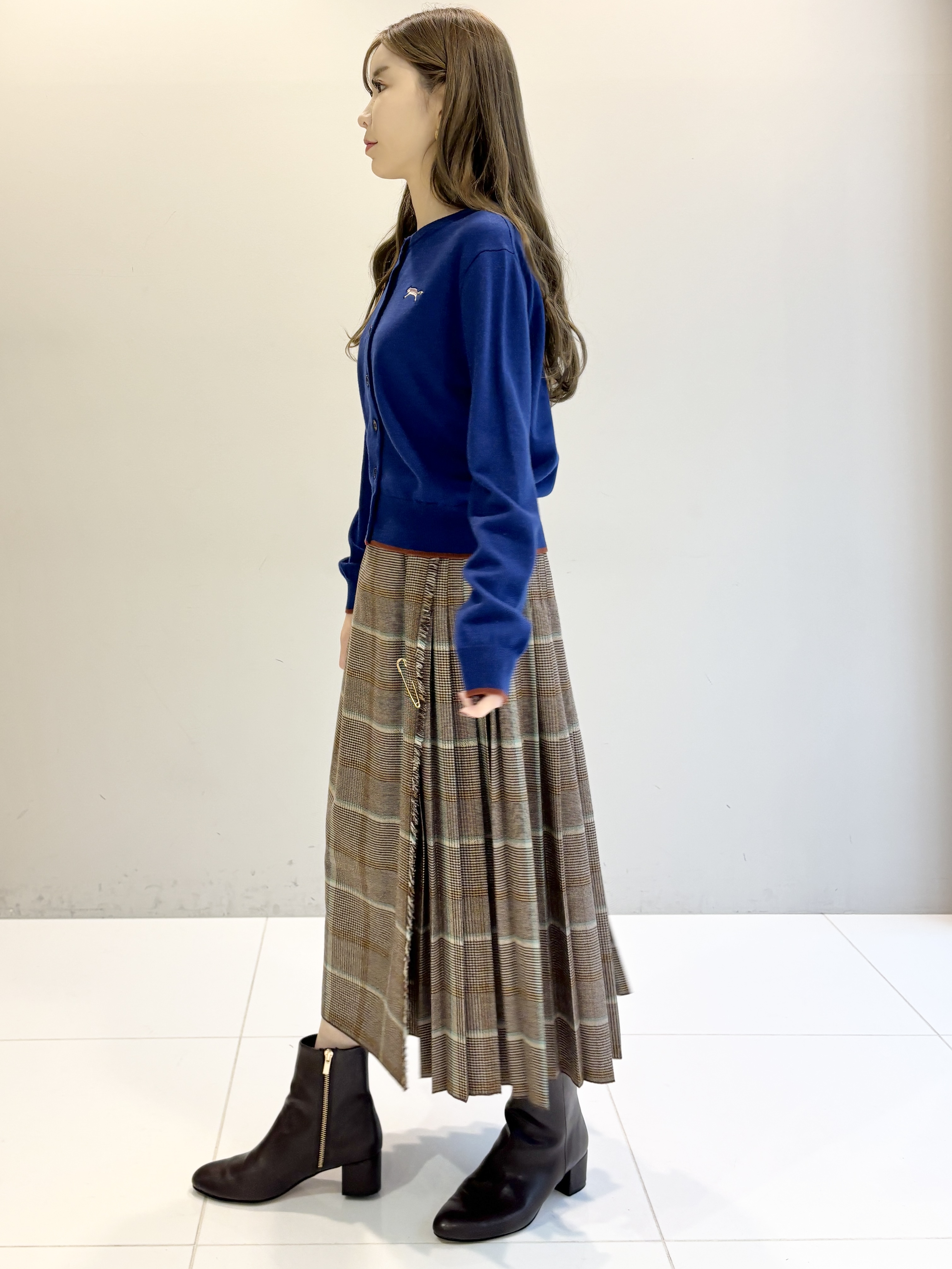 清水夏姫さんの「DRESSTERIOR｜【人気/すっきりシルエット】チェックベルテッドプリーツスカート」を使ったコーディネート