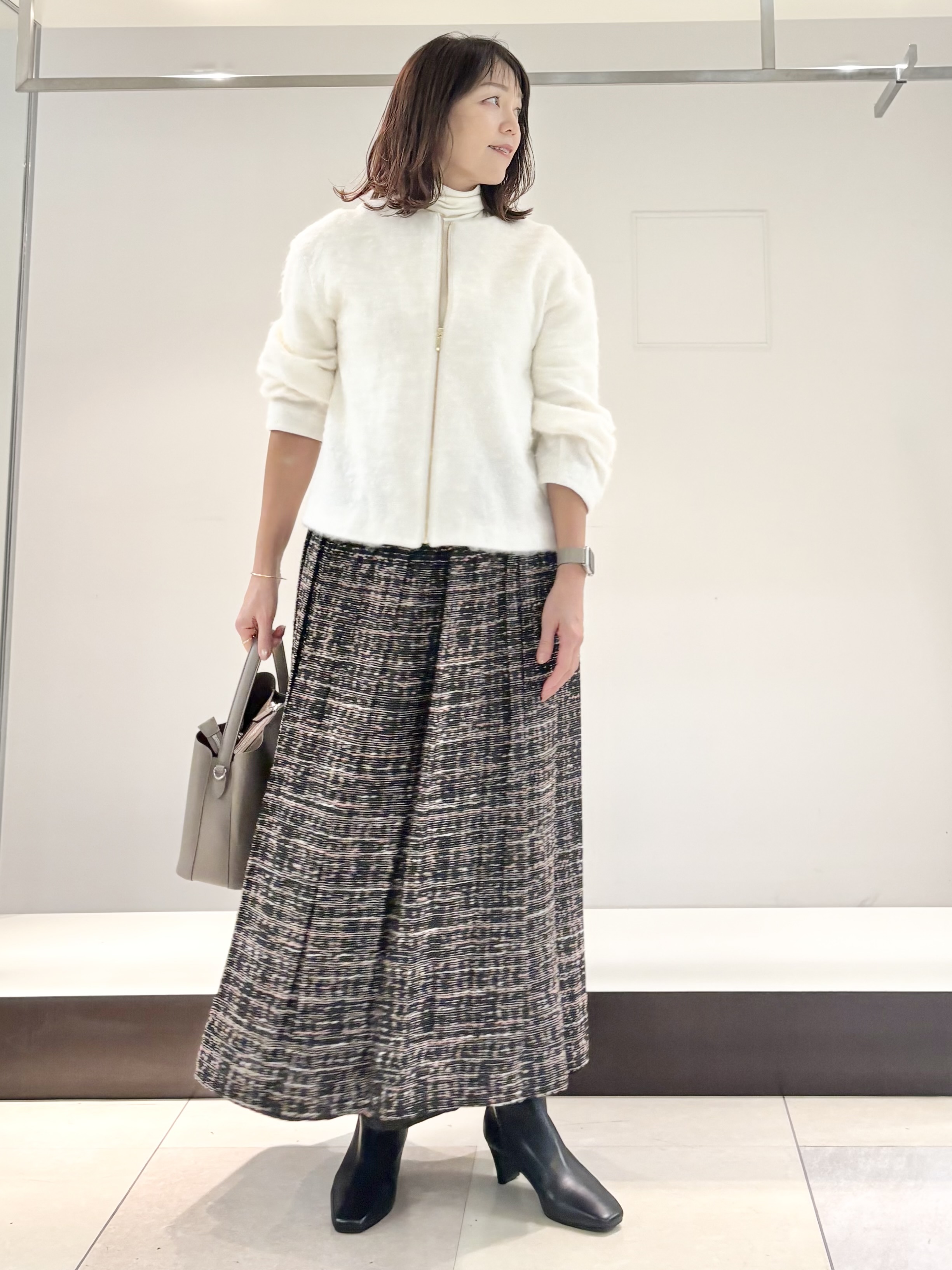 tomoさんの「UNTITLED｜【軽アウター/秋羽織り】シャギージップカーデ」を使ったコーディネート