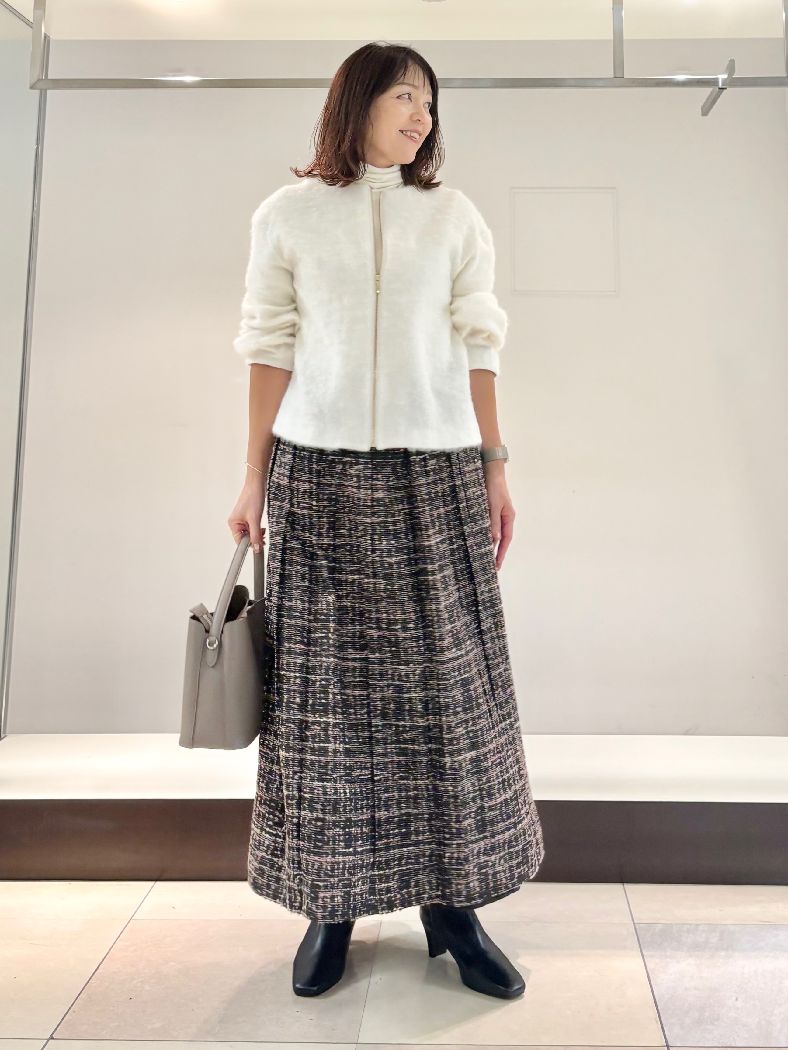 tomoさんの「UNTITLED｜【軽アウター/秋羽織り】シャギージップカーデ」を使ったコーディネート