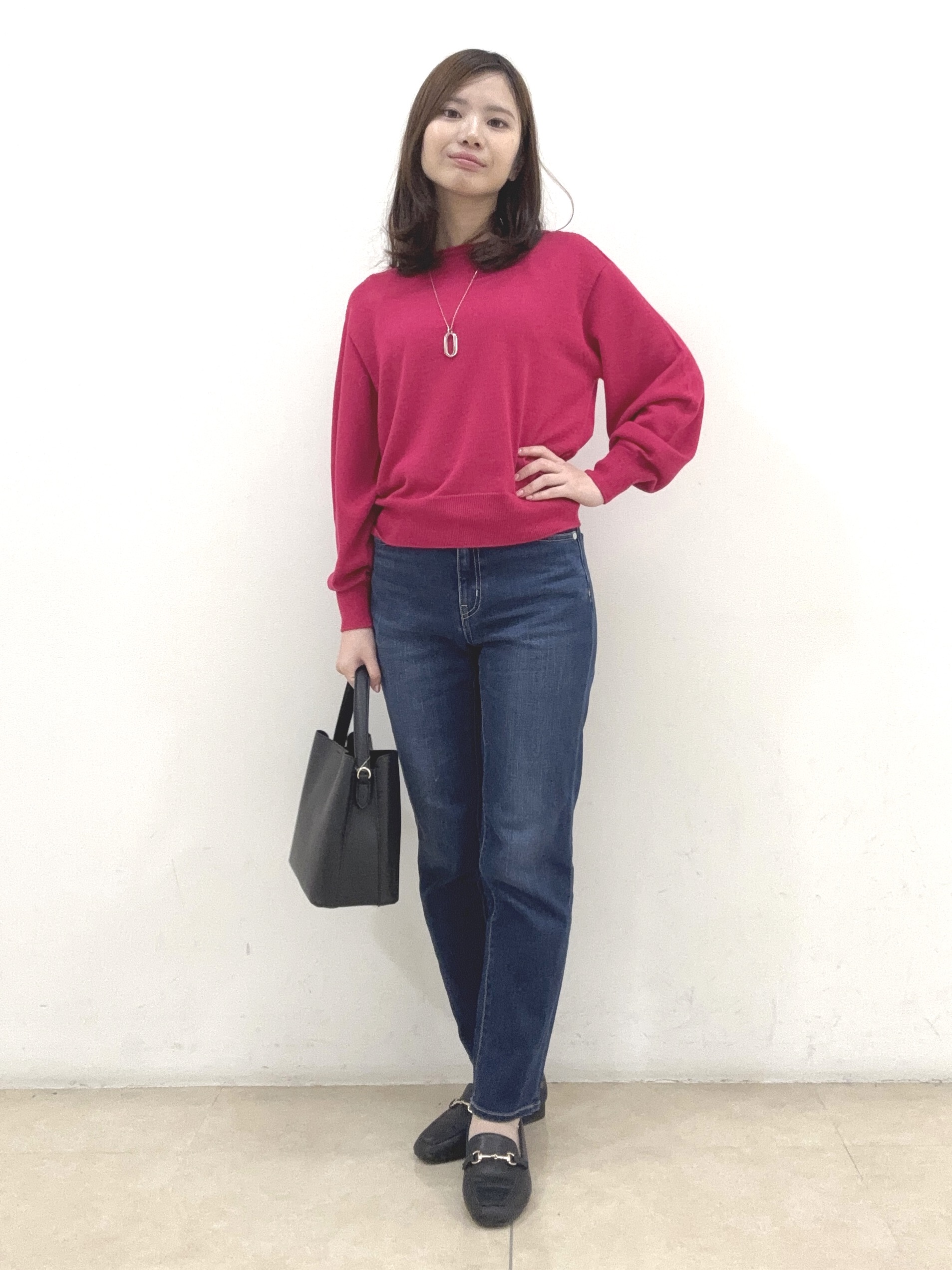 伊藤愛日圭さんの「UNTITLED｜【店頭人気！/品よくゆったり】ボリュームスリーブニットプルオーバー」を使ったコーディネート