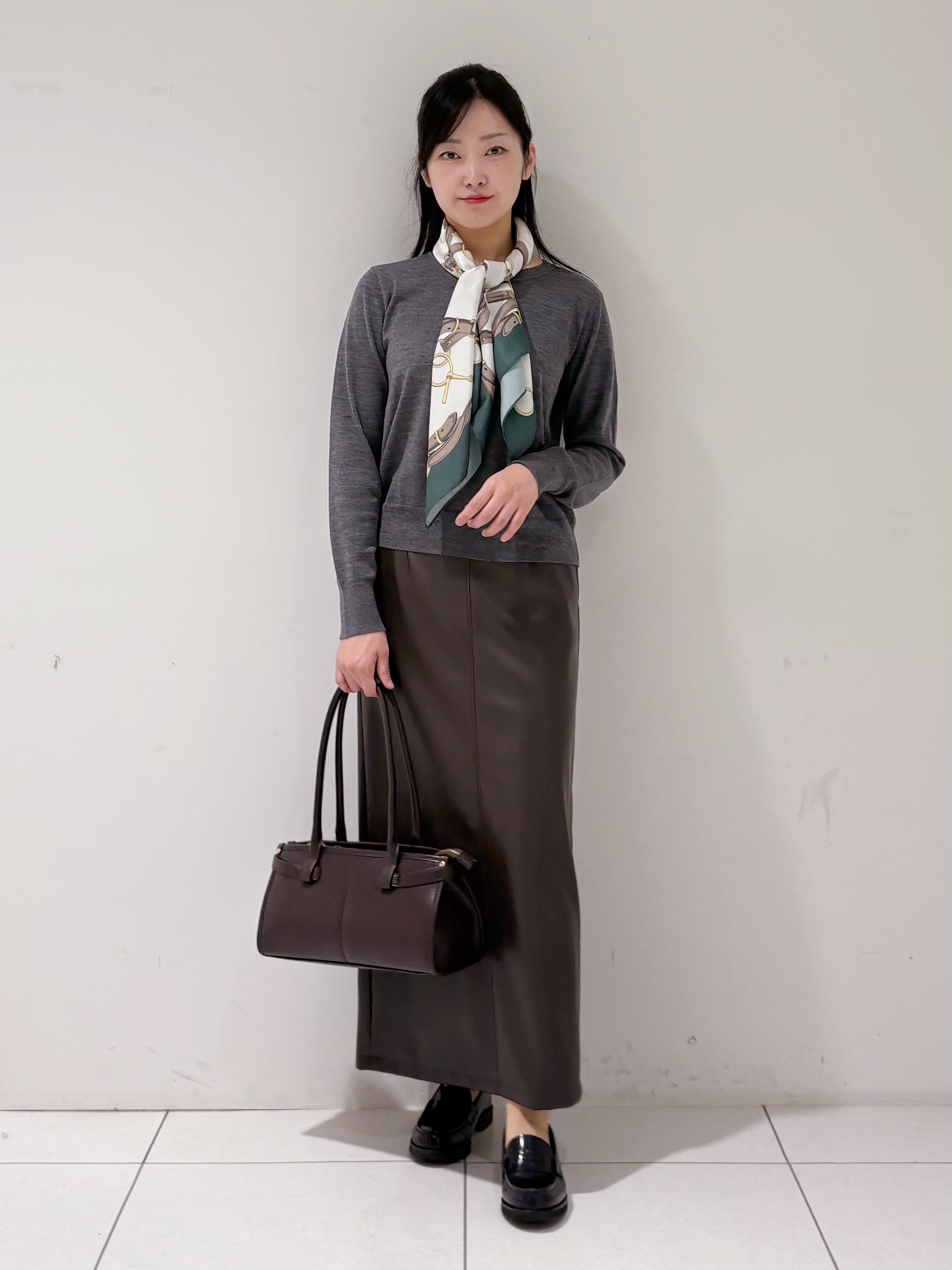 momokoさんの「INDIVI｜【上品な光沢感】エクストラファインウール クルーネックニット」を使ったコーディネート