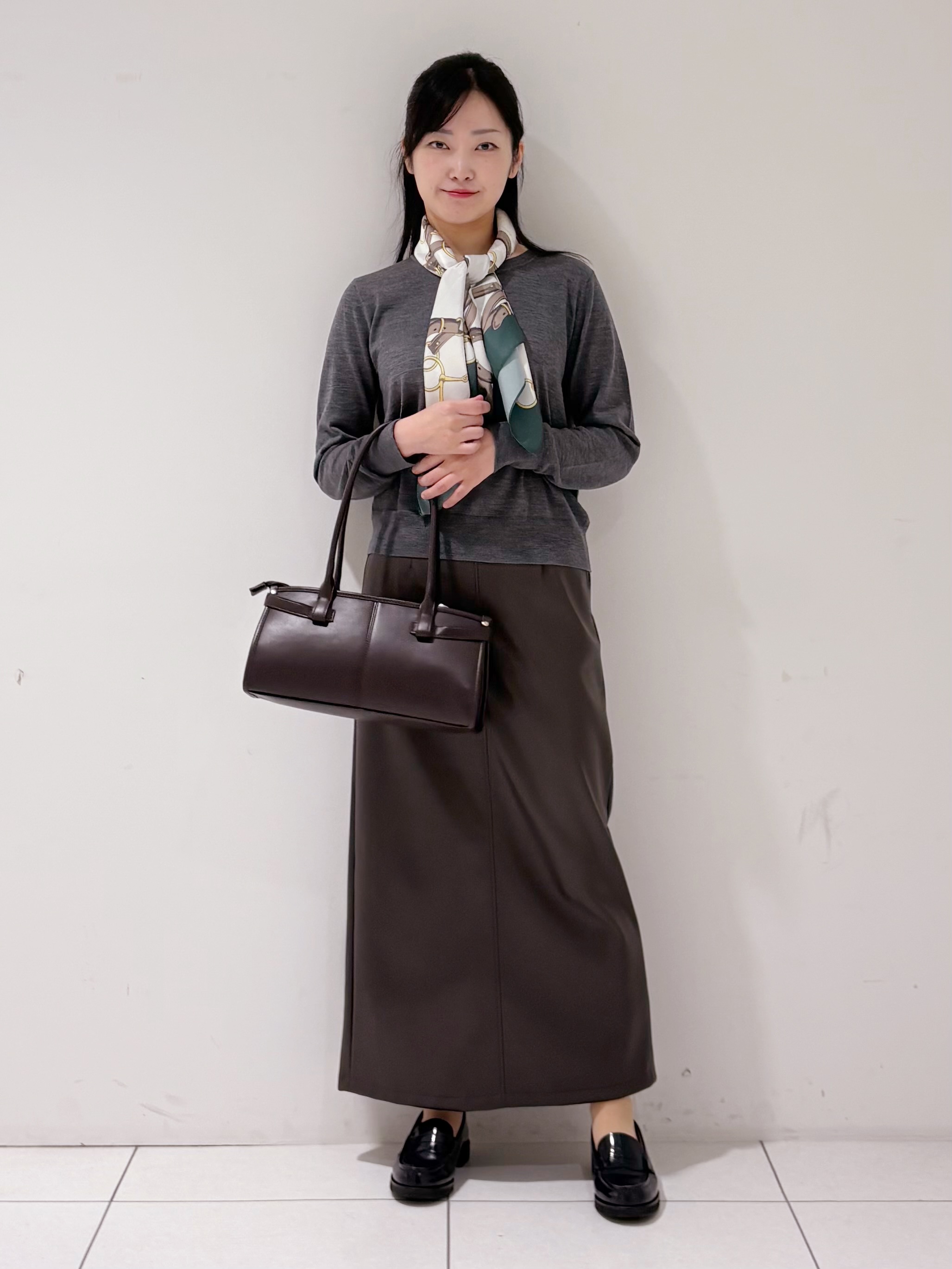 momokoさんの「INDIVI｜【上品な光沢感】エクストラファインウール クルーネックニット」を使ったコーディネート