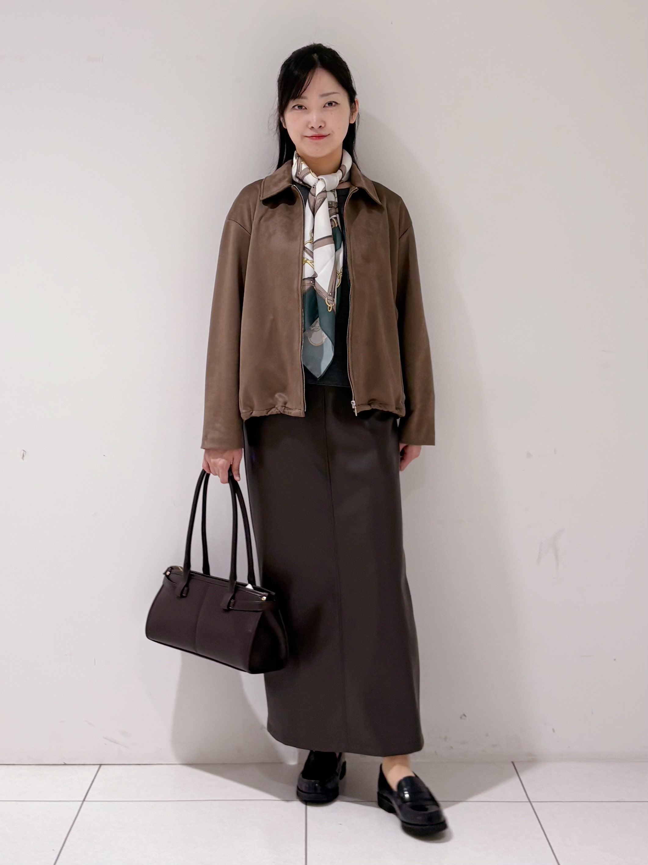 momokoさんの「INDIVI｜【上品な光沢感】エクストラファインウール クルーネックニット」を使ったコーディネート