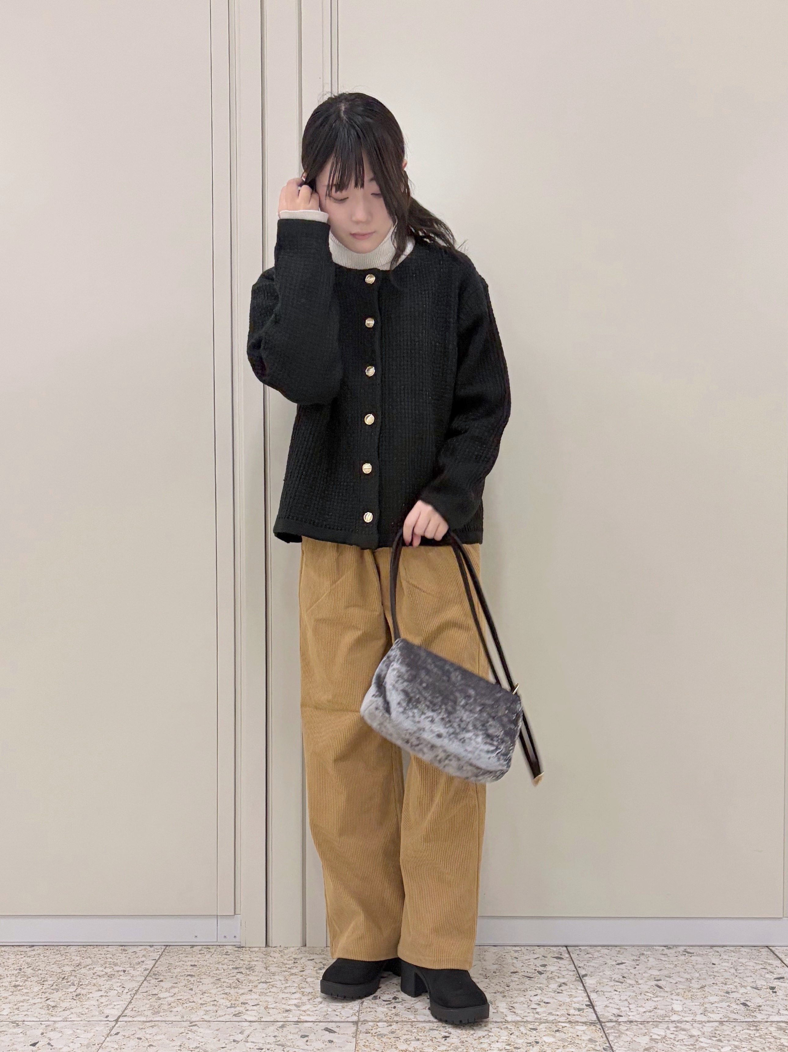 ひよりん⭐️さんの「SHOO･LA･RUE｜【S-LL/洗濯機可】1枚で華やか ツイード調ニットカーディガン」を使ったコーディネート