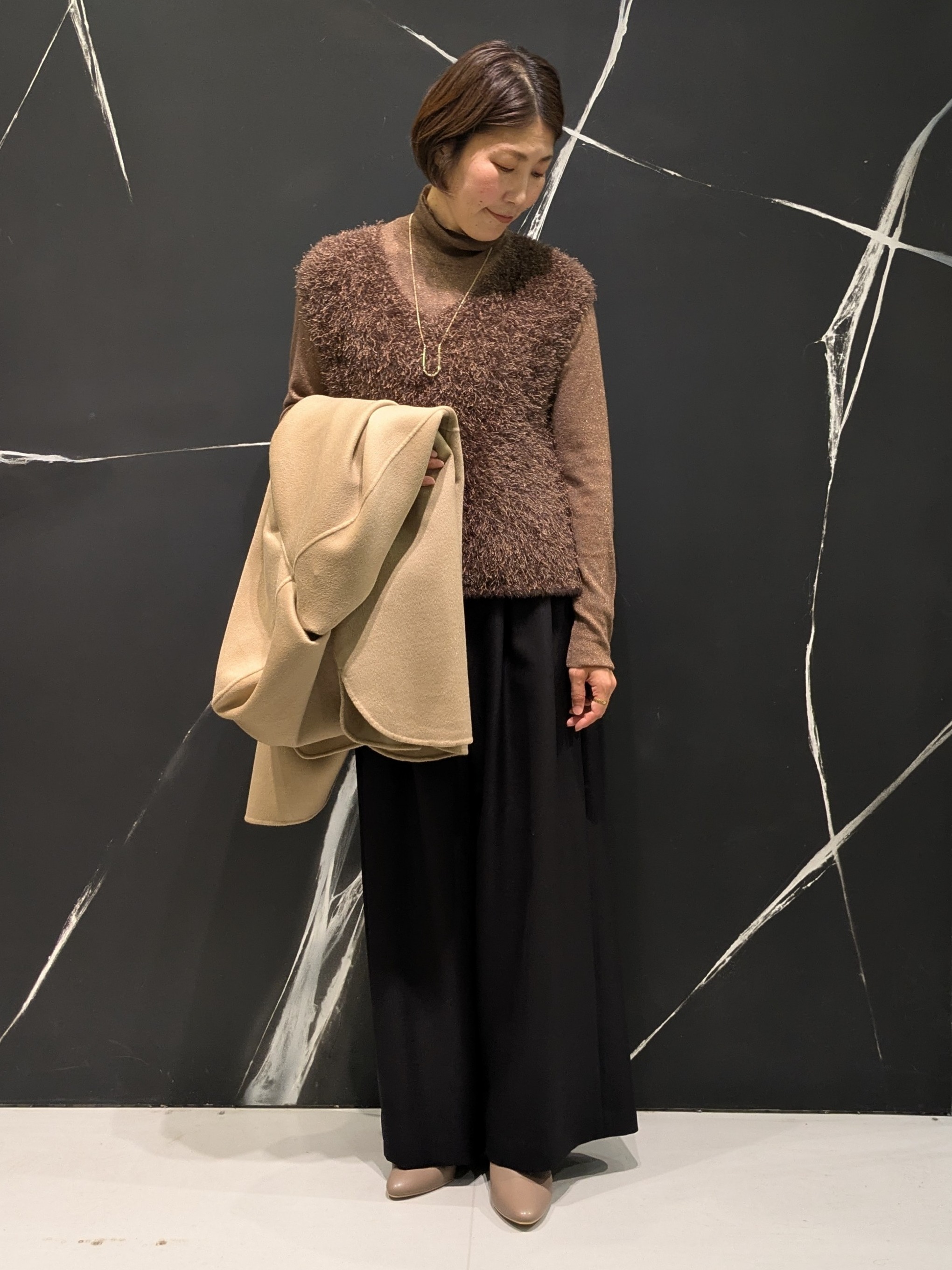 ｎｏｒｉさんの「COUP DE CHANCE｜【ウール混／配色／ゆったり】ミドル丈リバーフーディコート」を使ったコーディネート