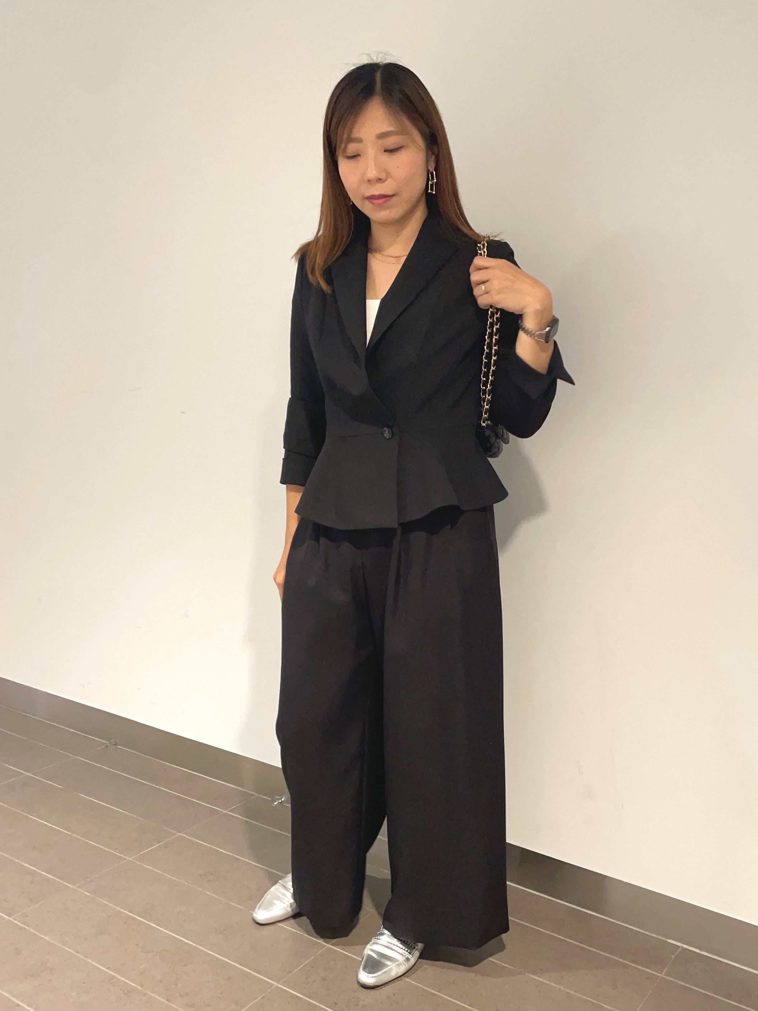 minoriさんの「COUP DE CHANCE｜【手洗い可／日本製】タック入りワイドパンツ」を使ったコーディネート