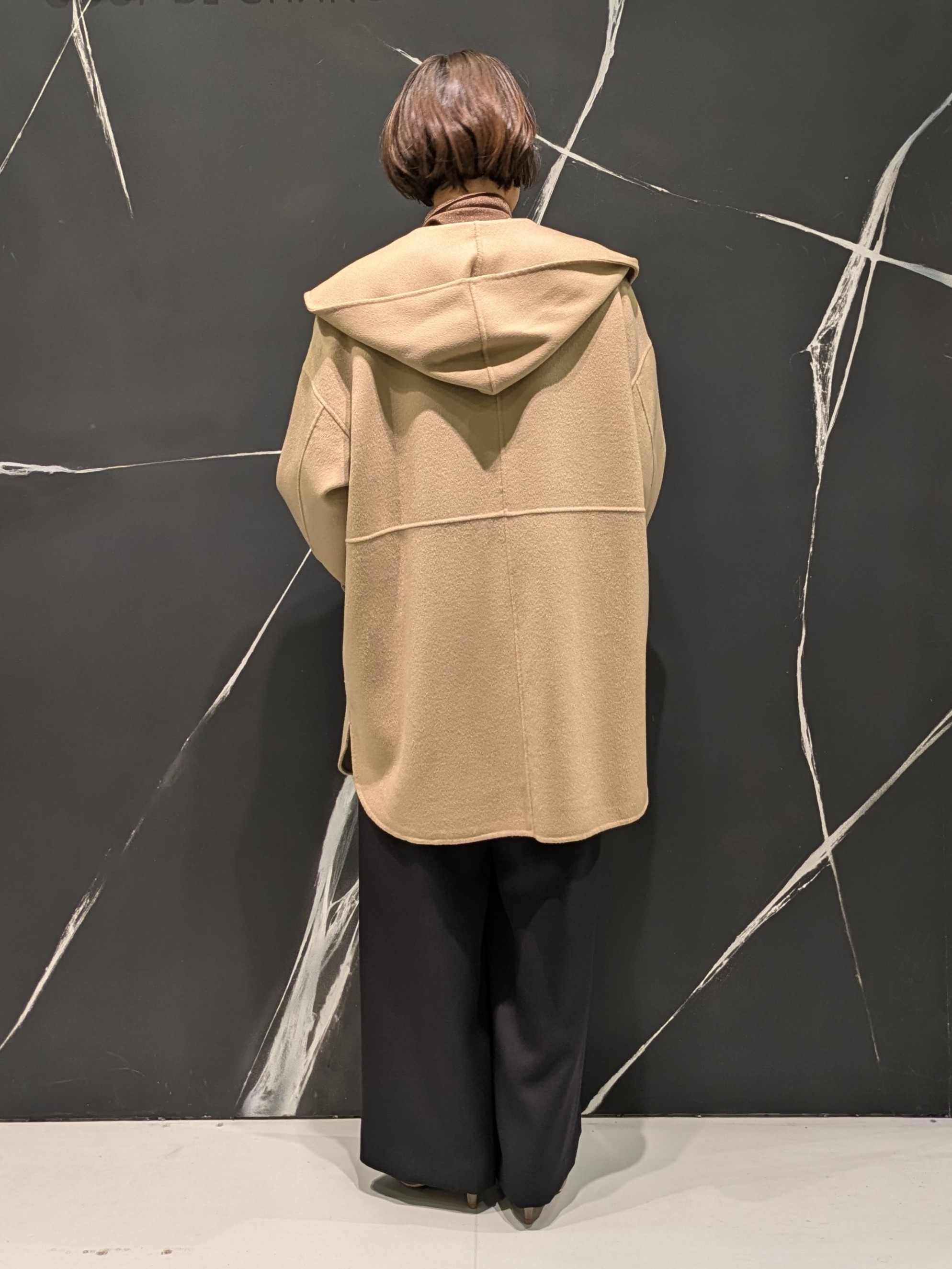 ｎｏｒｉさんの「COUP DE CHANCE｜【ウール混／配色／ゆったり】ミドル丈リバーフーディコート」を使ったコーディネート