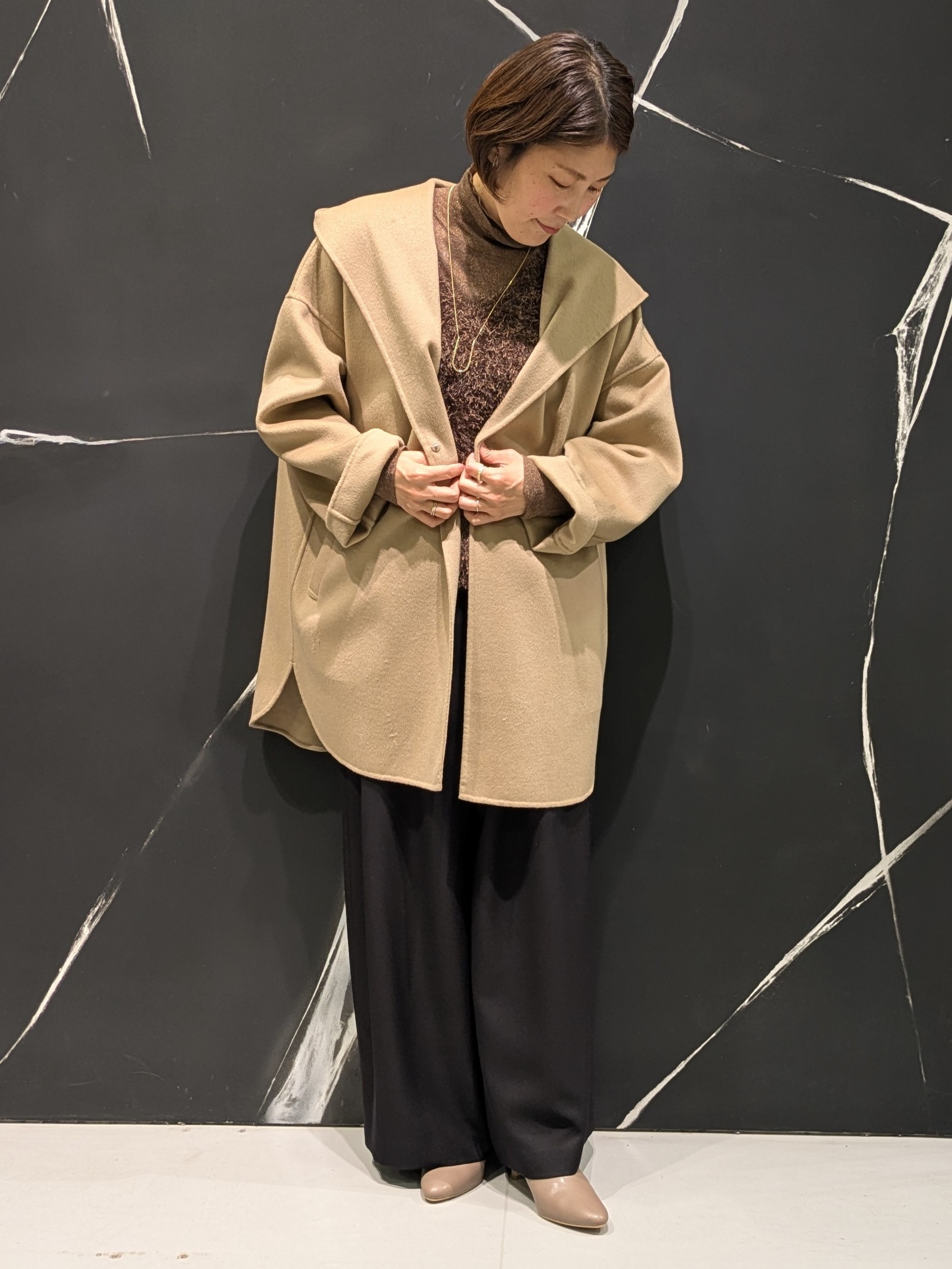 ｎｏｒｉさんの「COUP DE CHANCE｜【ウール混／配色／ゆったり】ミドル丈リバーフーディコート」を使ったコーディネート