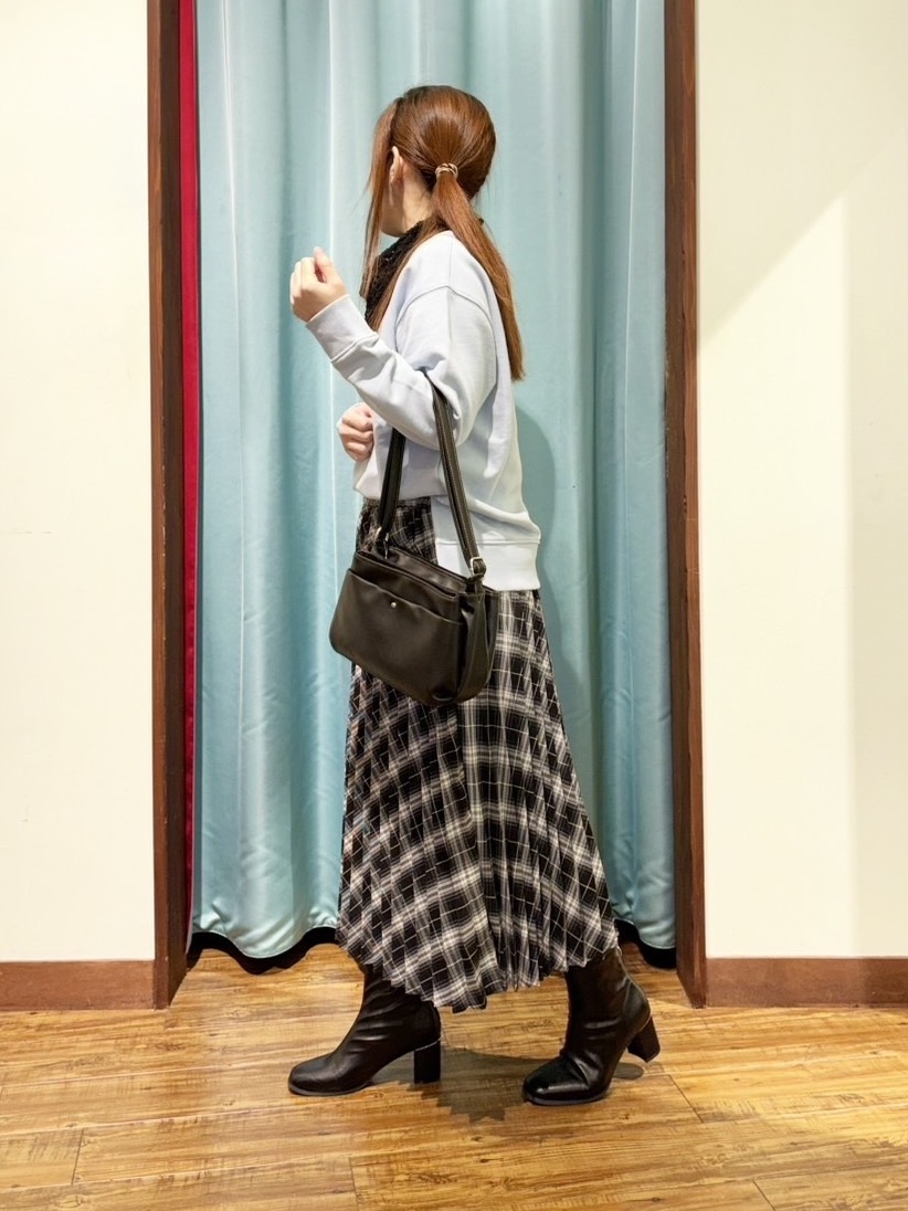 tukiさんの「SHOO･LA･RUE｜【S-LL/洗濯機可】ゆるっと着られる 裏毛プリントアソートスウェット」を使ったコーディネート