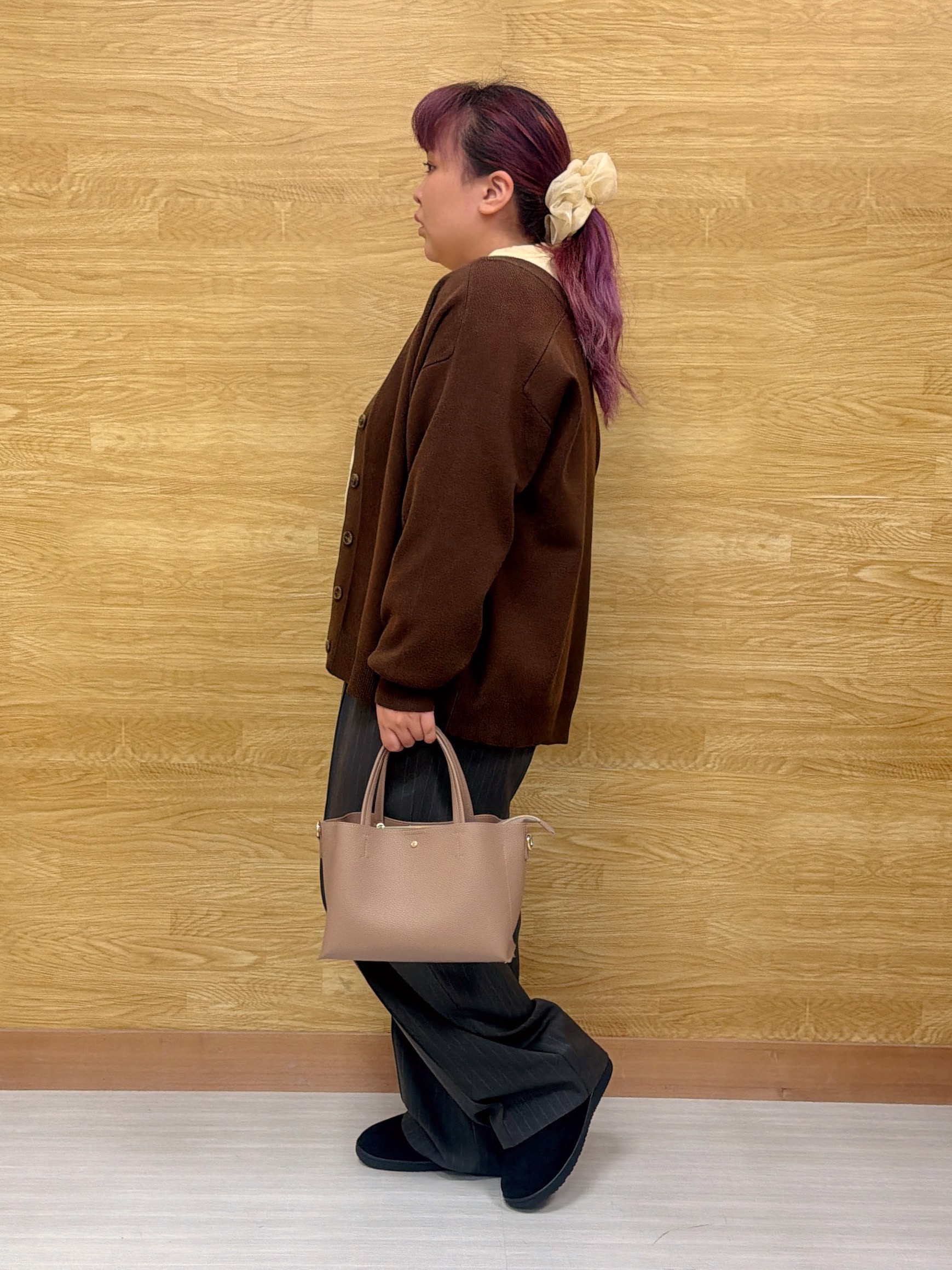 ぁむさんの「SHOO･LA･RUE｜【毛玉になりにくい/S-LL/洗濯機可/体型カバー】Vネックゆったりカーディガン」を使ったコーディネート