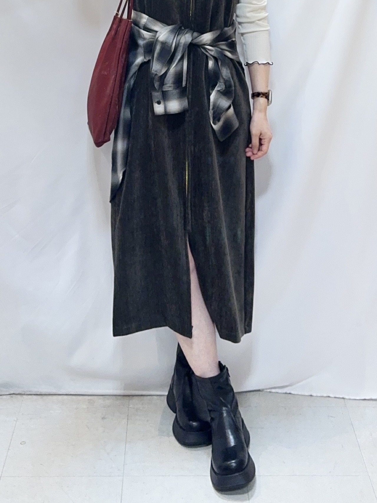 𝐇𝐢𝐫𝐨𝐦𝐢さんの「SHOO･LA･RUE｜【S-LL/洗濯機可】フロントジップ ベロアジャンドレ」を使ったコーディネート