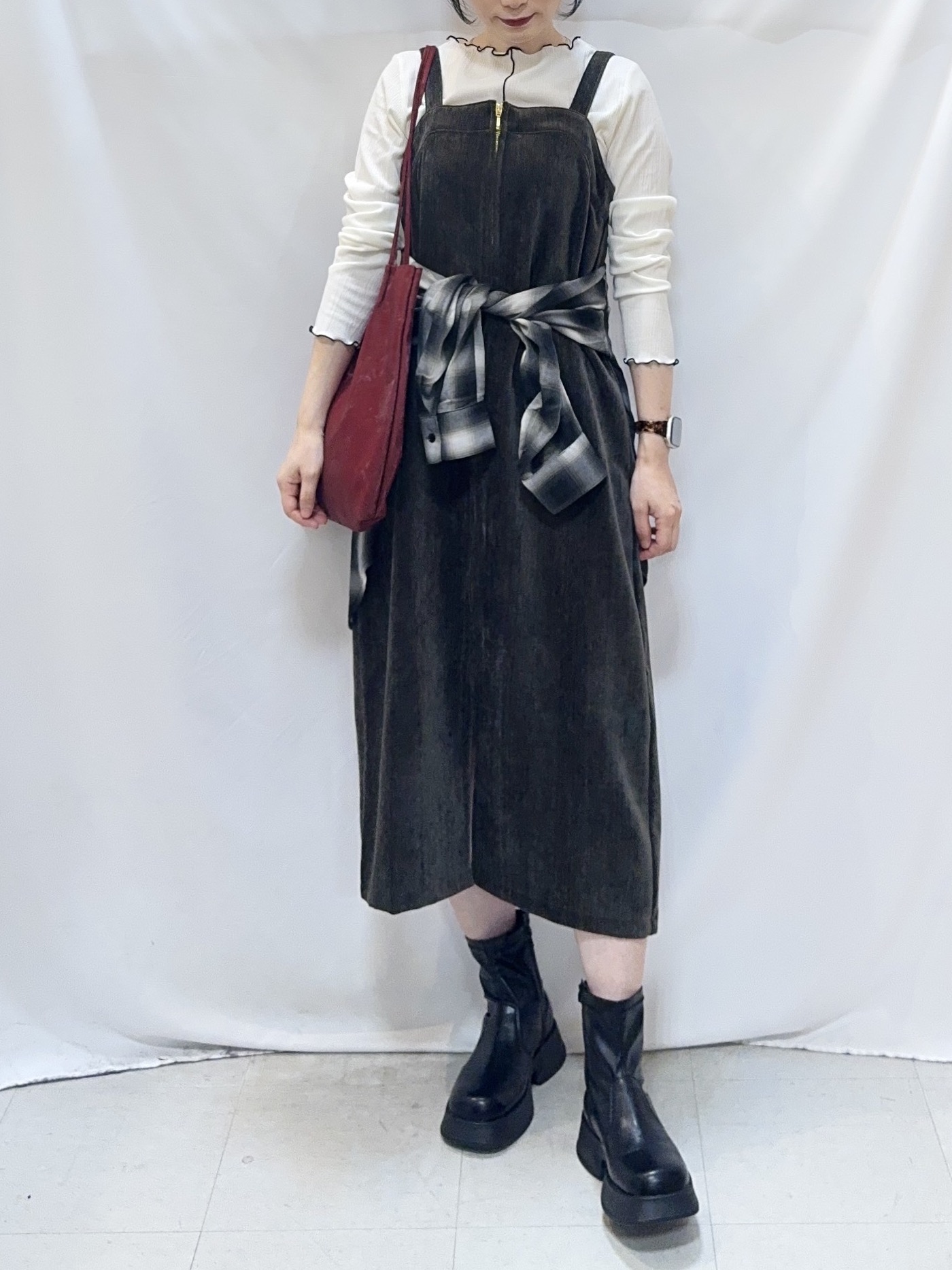 𝐇𝐢𝐫𝐨𝐦𝐢さんの「SHOO･LA･RUE｜【S-LL/洗濯機可】フロントジップ ベロアジャンドレ」を使ったコーディネート
