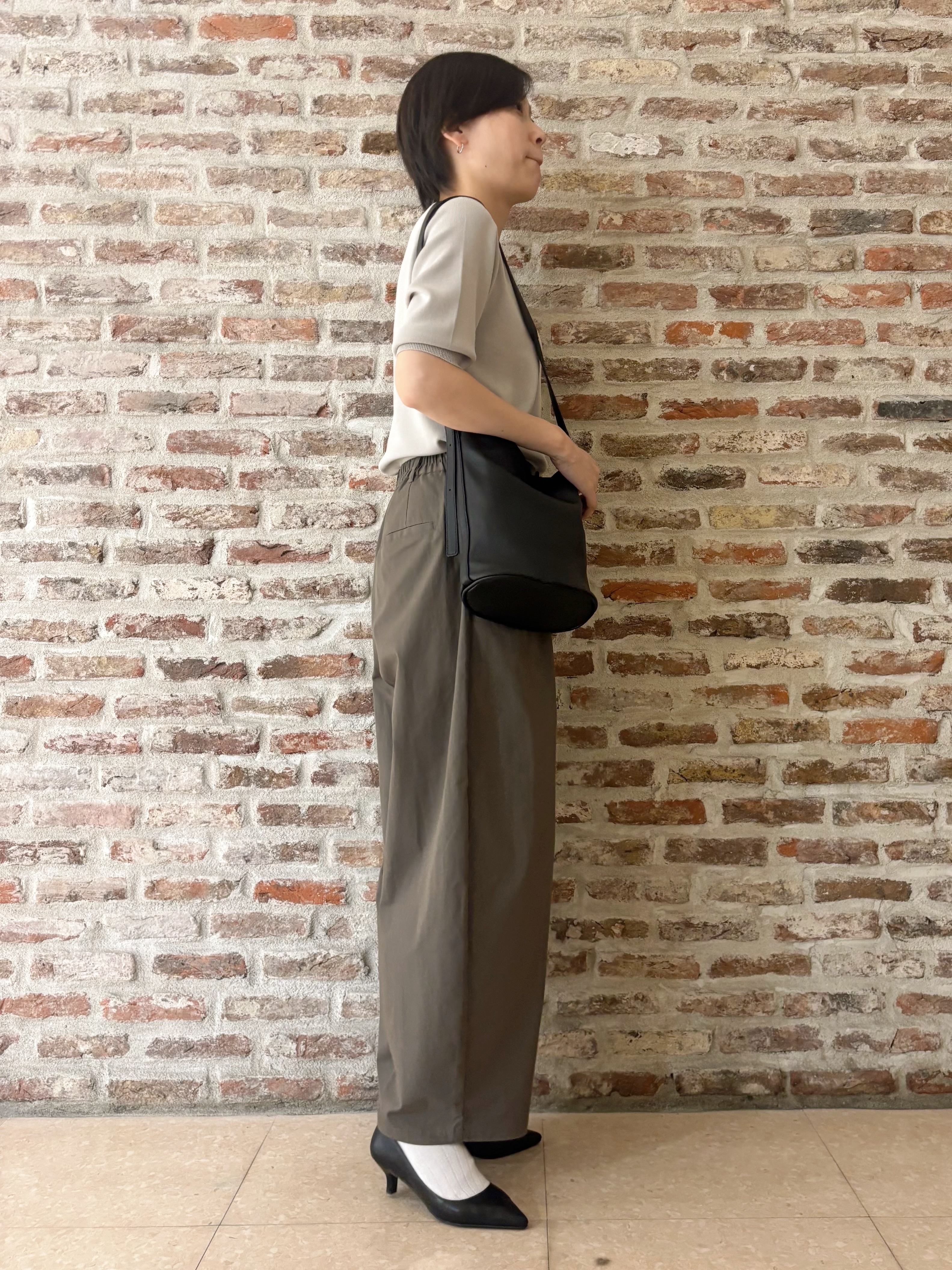 しばさんの「THE SHOP TK｜【秋始めにちょうどいい/毛玉防止】すっきりVネック秋色6分袖ニット」を使ったコーディネート