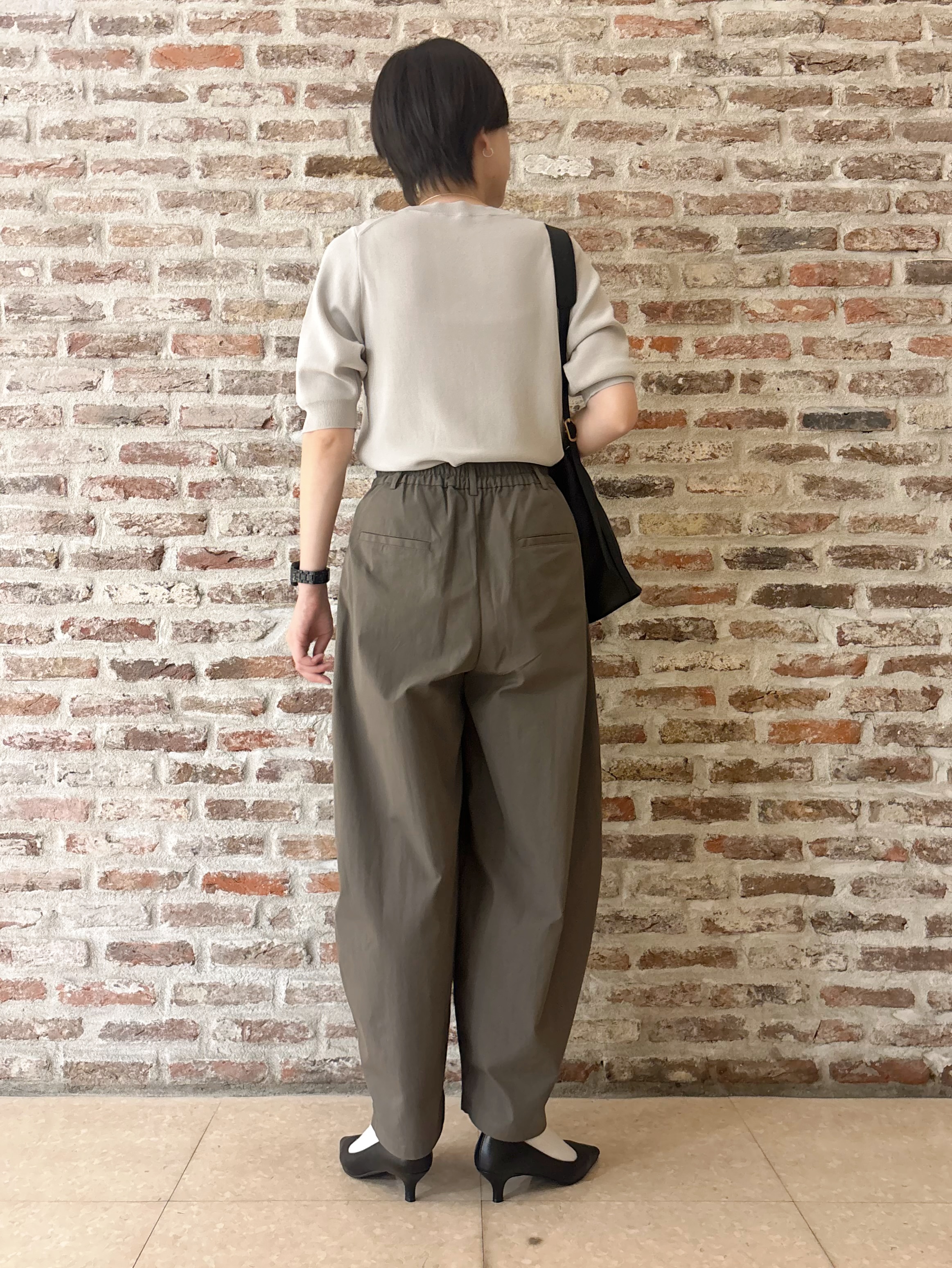 しばさんの「THE SHOP TK｜【秋始めにちょうどいい/毛玉防止】すっきりVネック秋色6分袖ニット」を使ったコーディネート